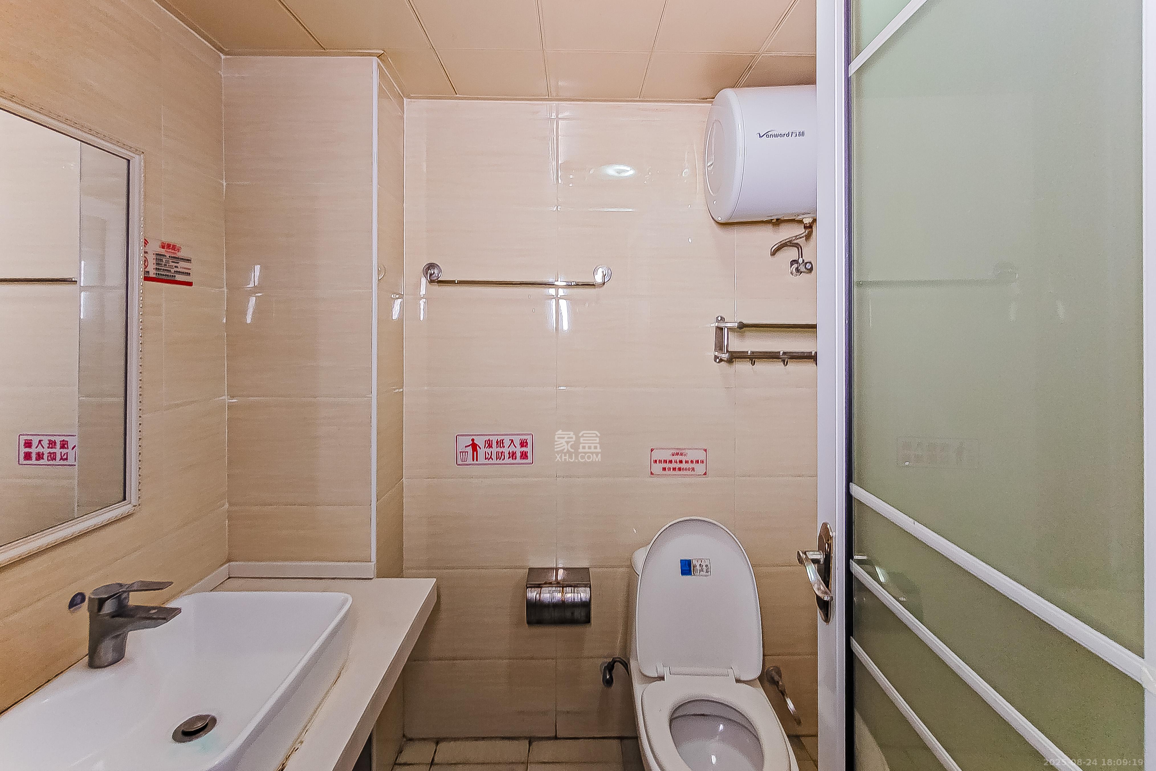 蓝湾国际广场  1室1厅1卫    28.0万卫生间