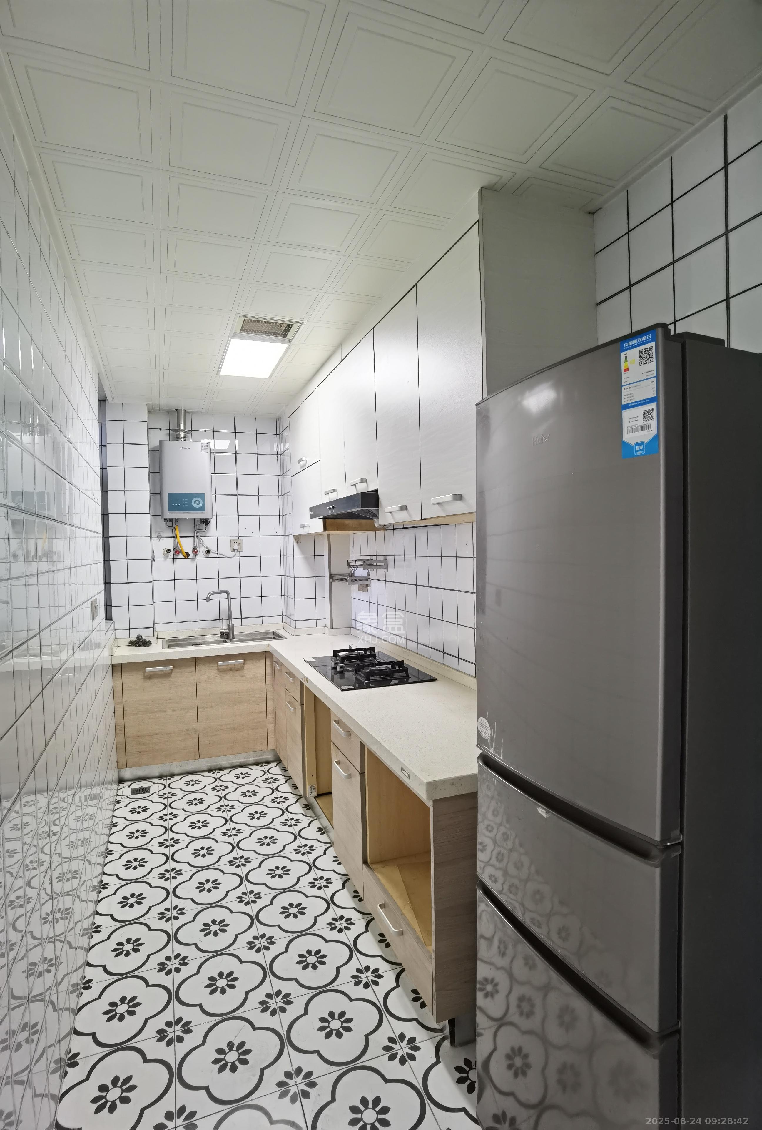 联诚雅郡  3室2厅1卫    2000.0元/月 联诚雅郡  3室2厅1卫    2000.0元/月室内图