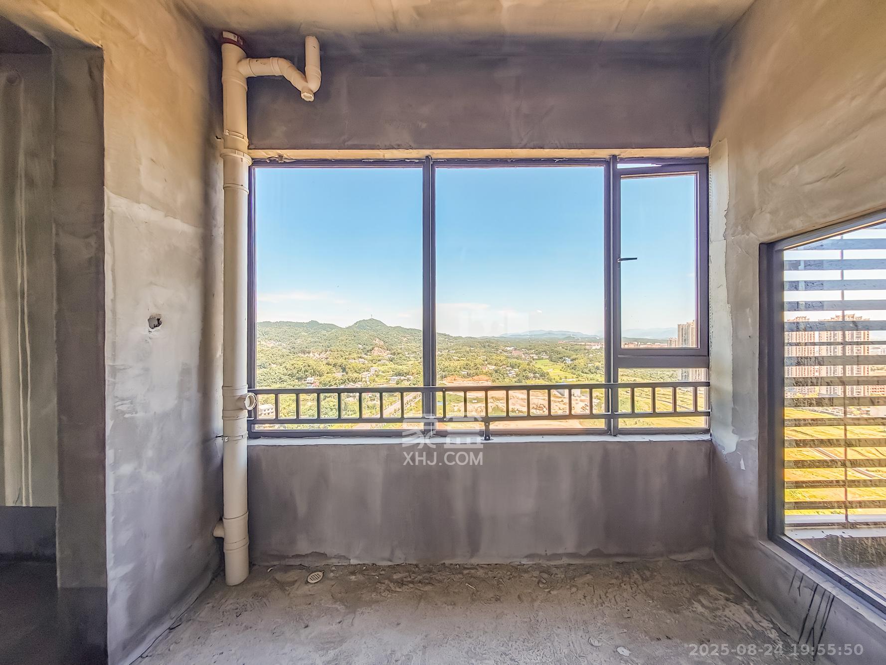 绿城桂满湘江 4室2厅2卫 172.0万 绿城桂满湘江 4室2厅2卫 172.0万阳台