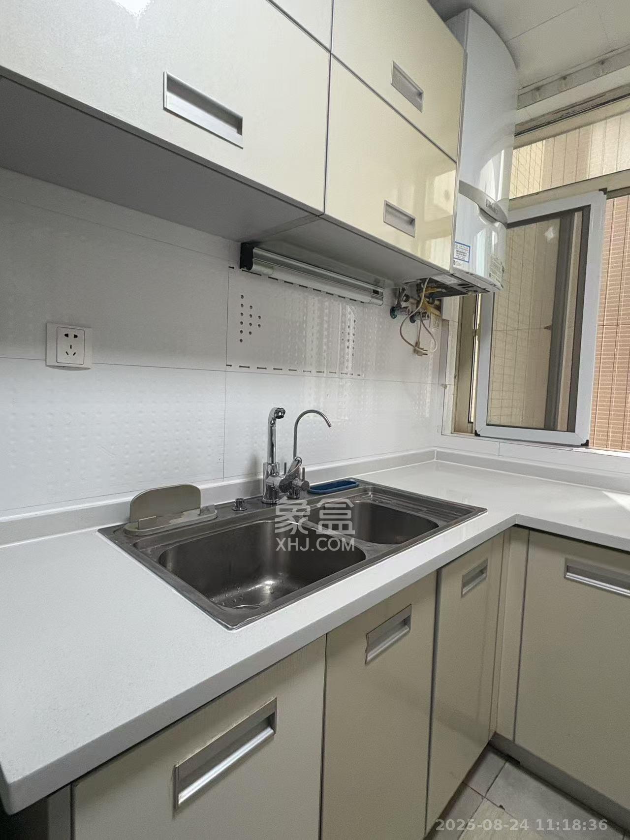 三万英尺  4室2厅2卫    5000.0元/月室内图