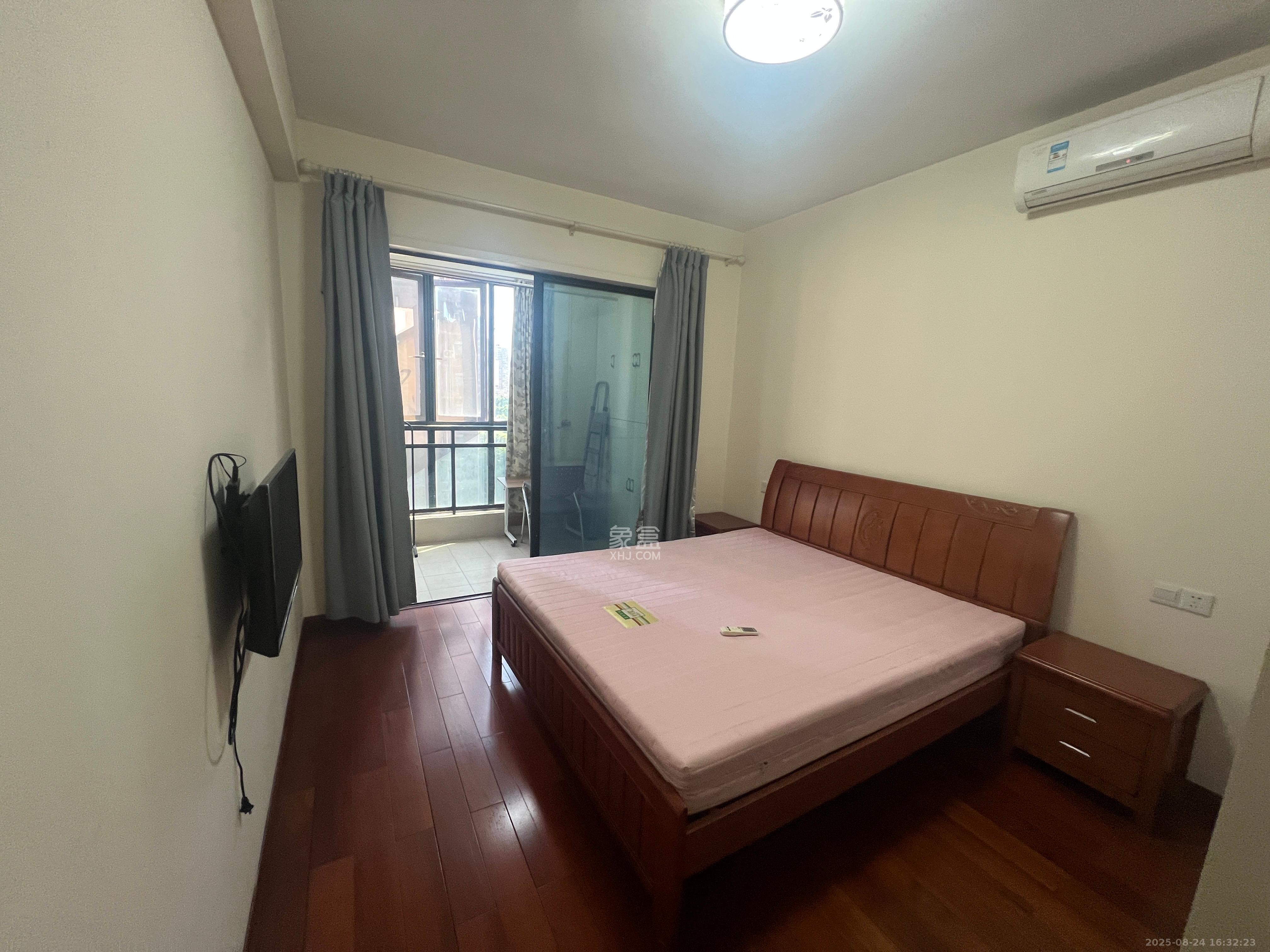 公园9号  1室2厅1卫    3700.0元/月室内图