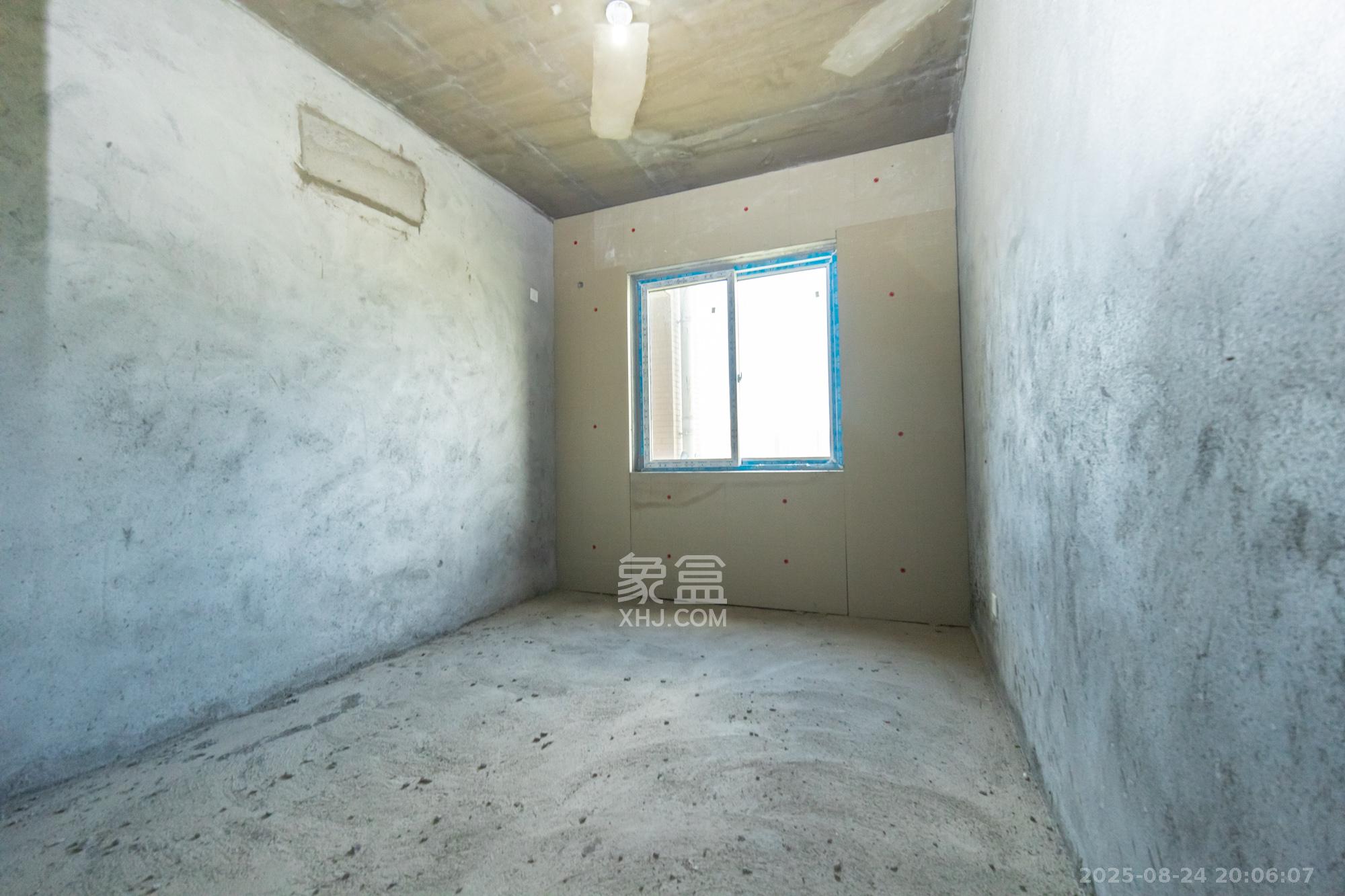 楚天世纪城西苑  3室2厅2卫    93.8万卧室