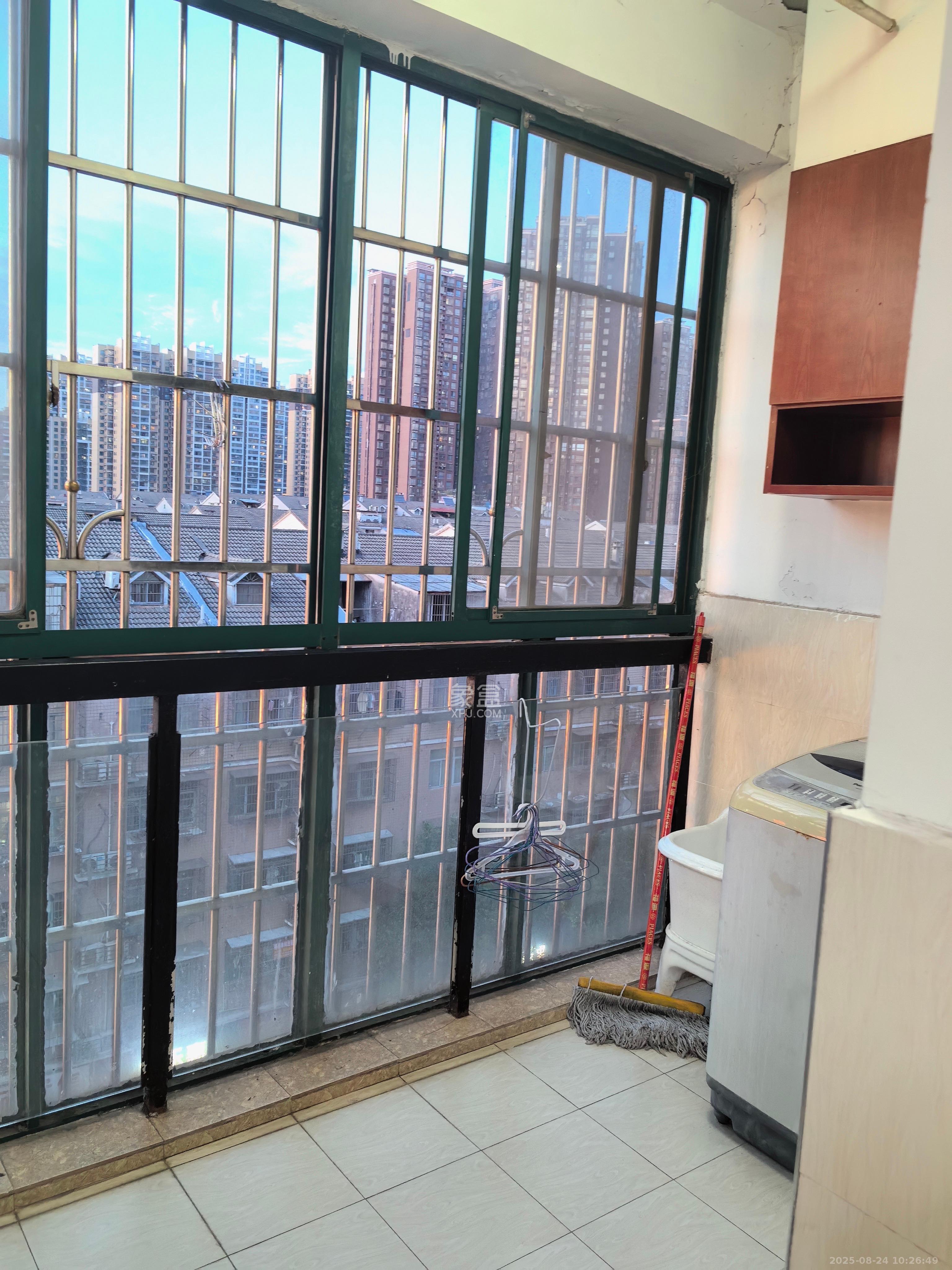 华天LOHO小镇  3室2厅1卫    1800.0元/月室内图