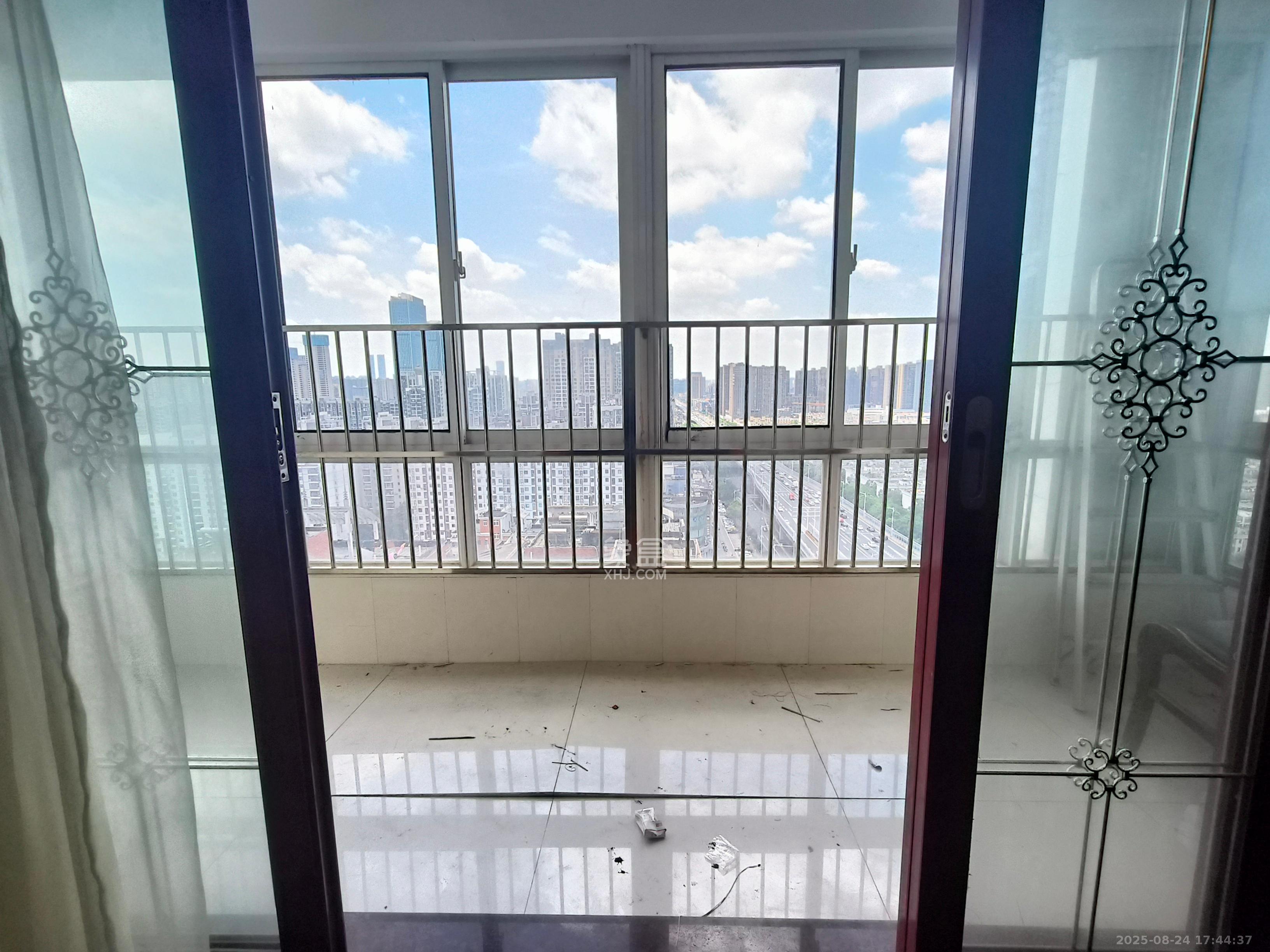 东门壹号家园  3室2厅2卫   2800.00元/月室内图