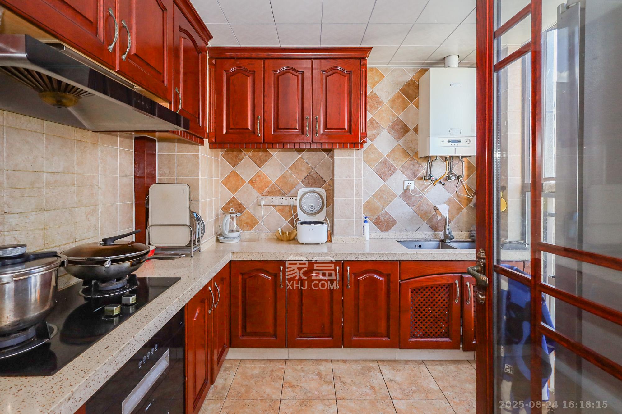 南山雍江汇(滨江国际新城)  4室2厅2卫    175.0万 南山雍江汇(滨江国际新城)  4室2厅2卫    175.0万厨房