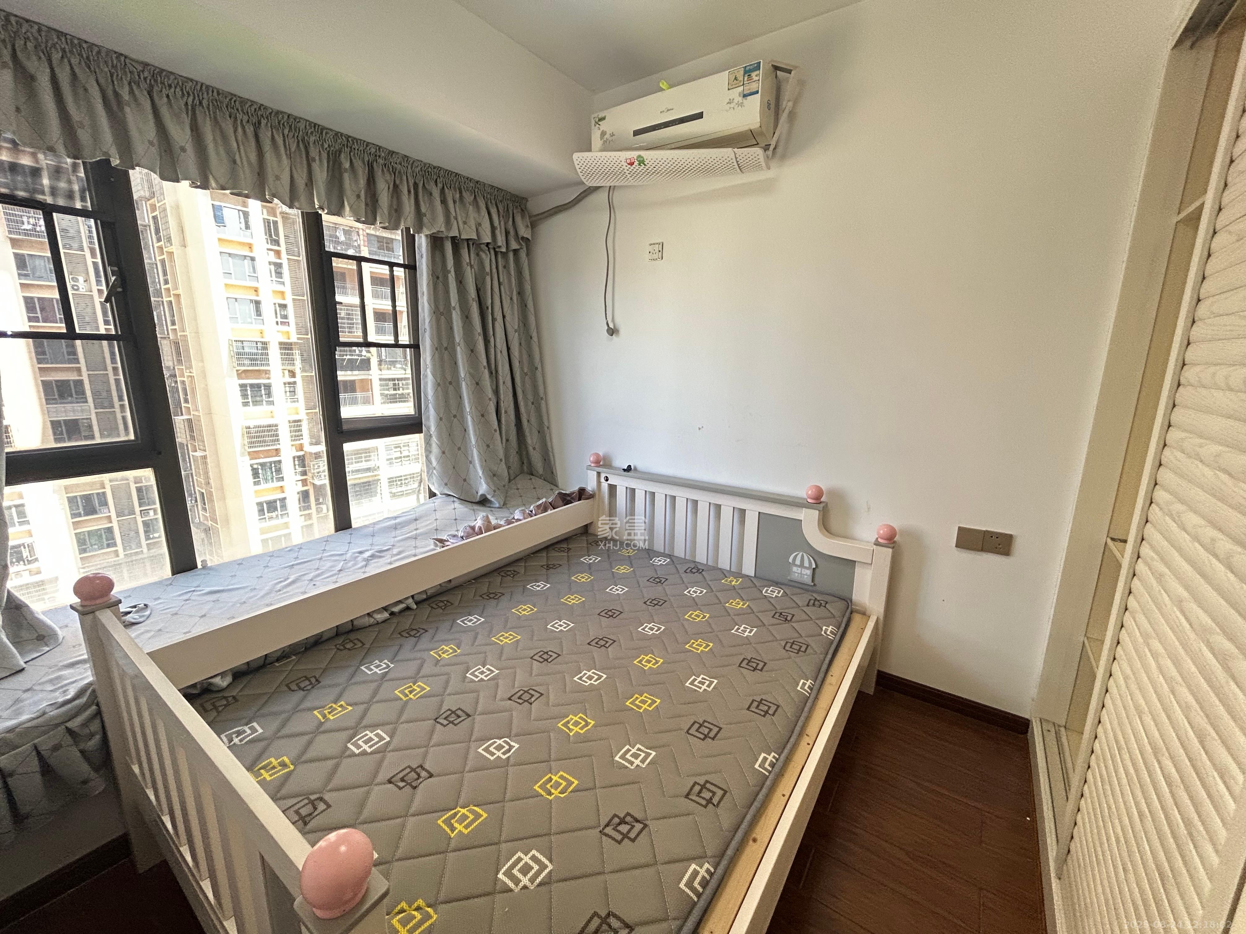 幸福庄园  4室2厅2卫    2200.0元/月 幸福庄园  4室2厅2卫    2200.0元/月室内图