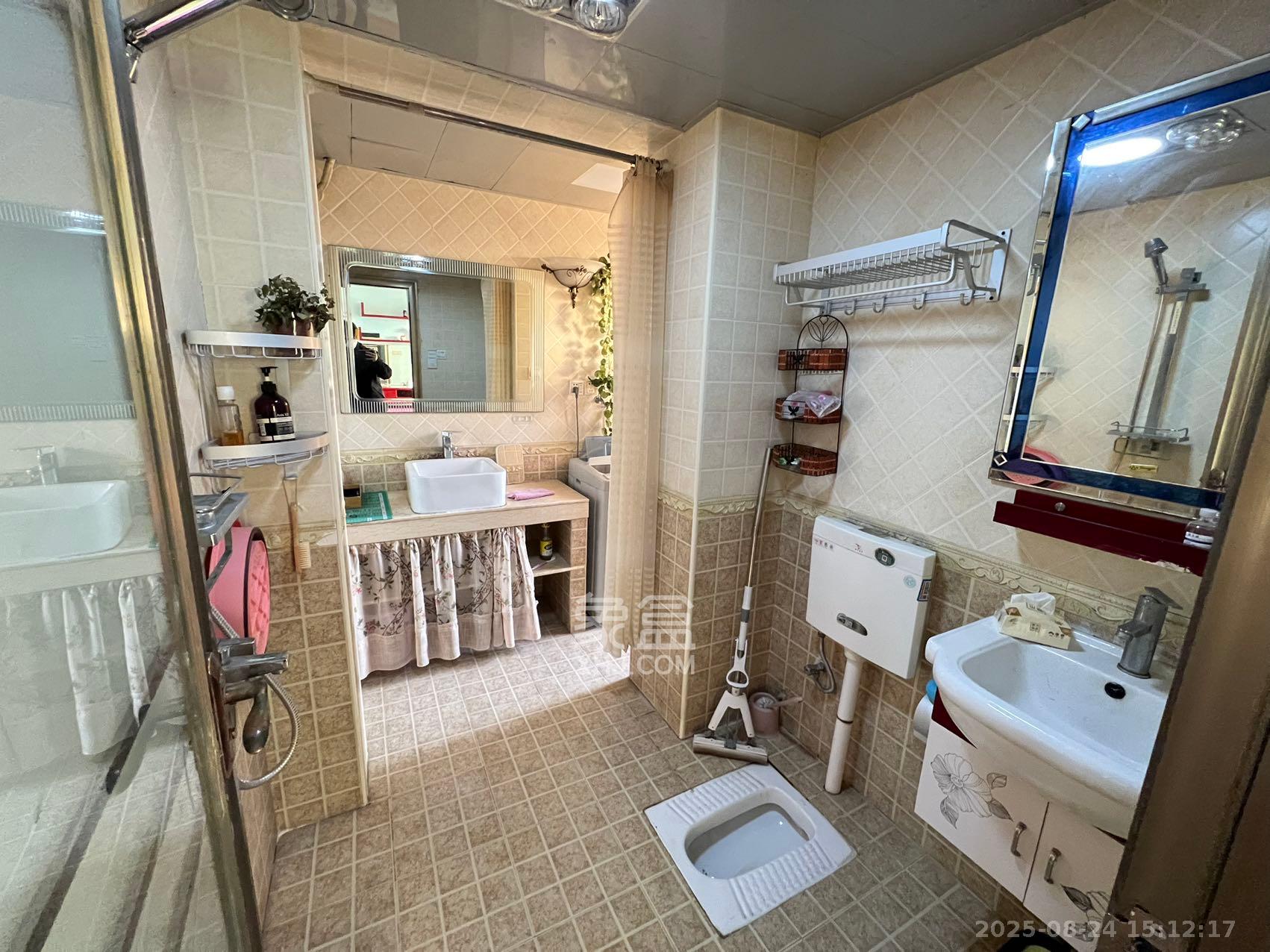 汇都公寓  1室1厅1卫    1800.0元/月 汇都公寓  1室1厅1卫    1800.0元/月室内图