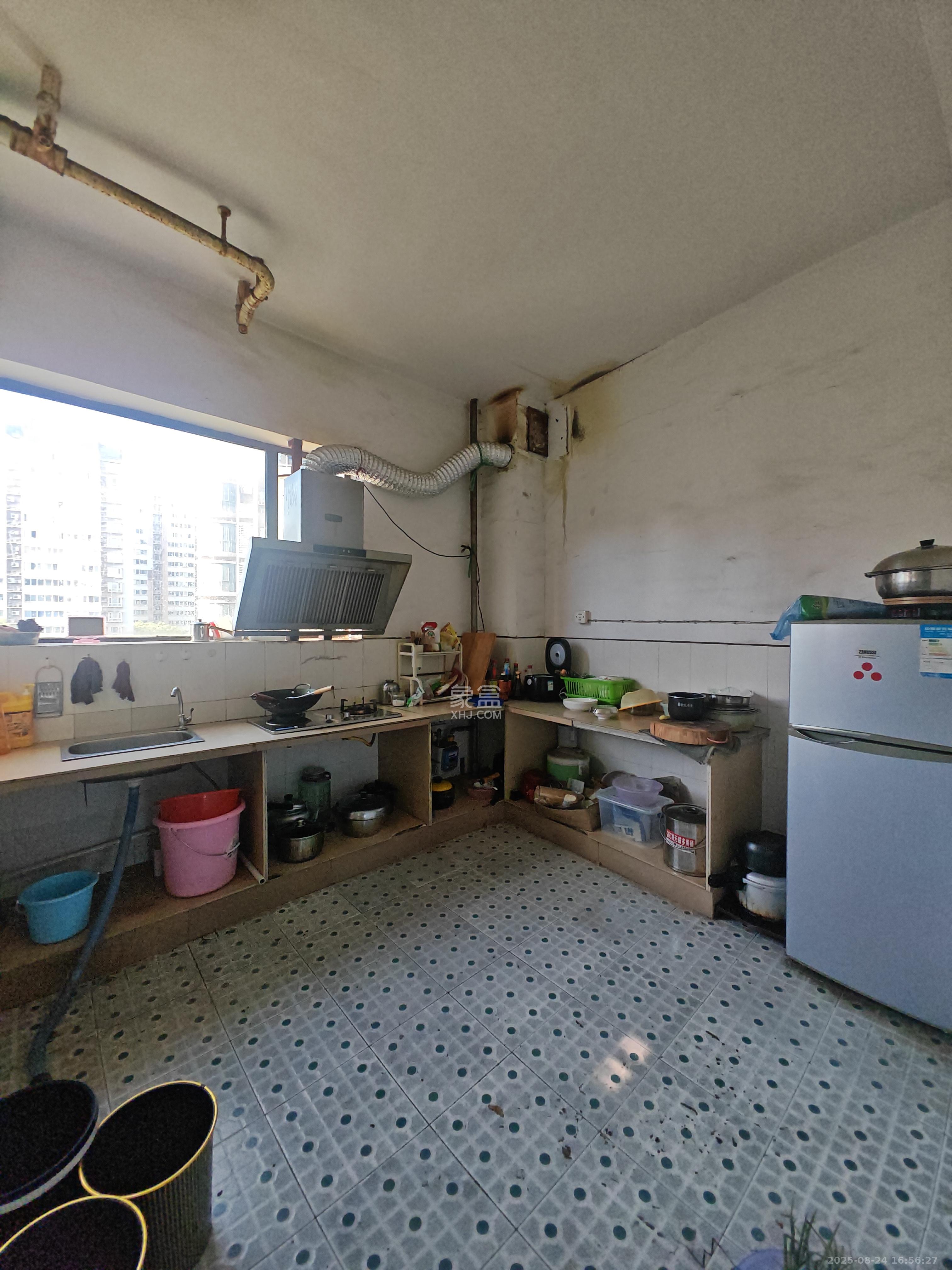 梦网景园  3室2厅2卫    2300.0元/月室内图