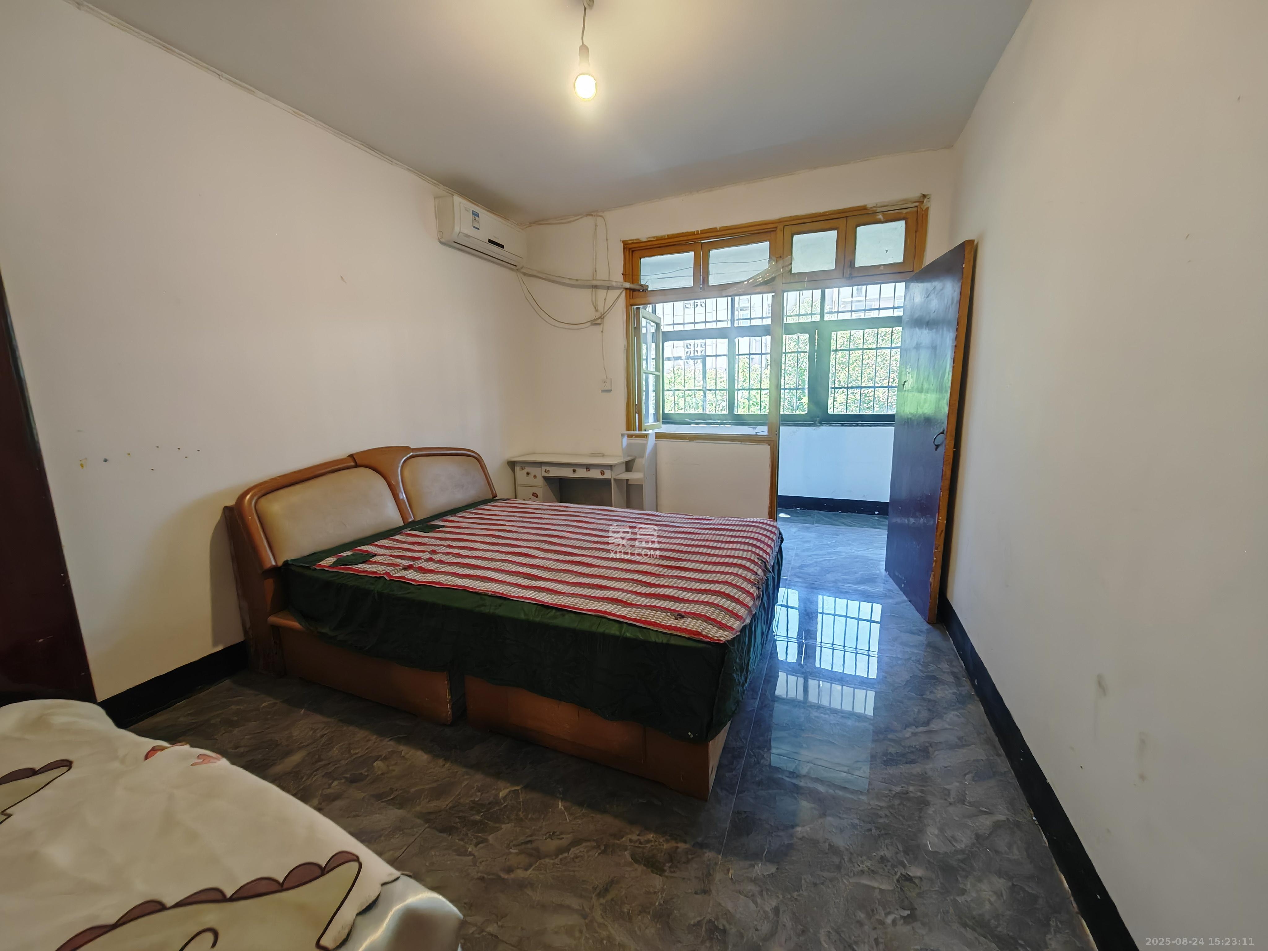 桂花路铁建宿舍  3室1厅1卫    1600.0元/月 桂花路铁建宿舍  3室1厅1卫    1600.0元/月室内图