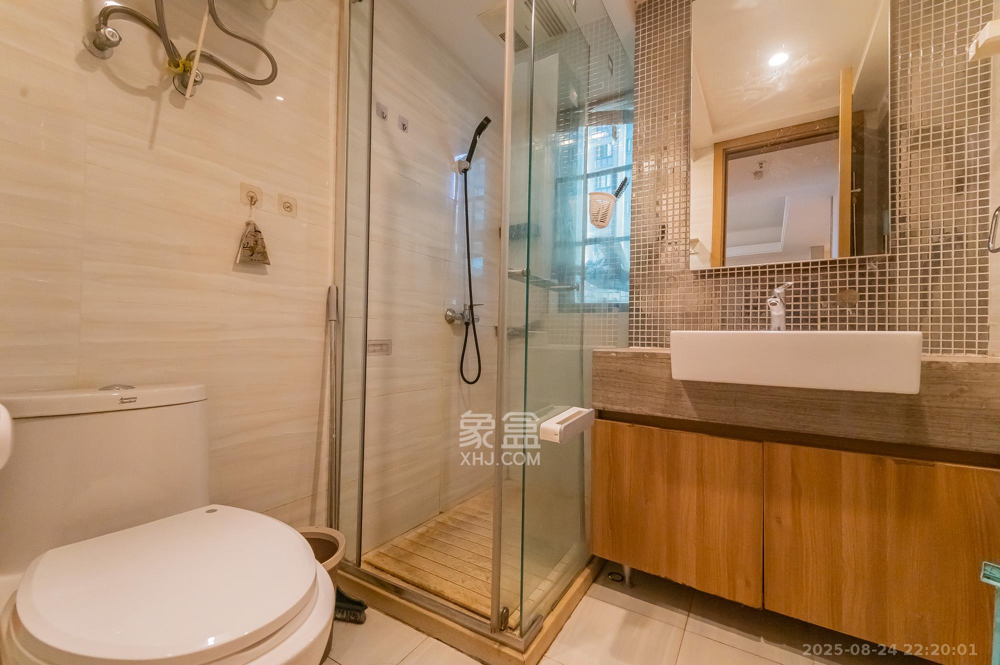 恒大翡翠华庭 2室2厅2卫 55.8万 恒大翡翠华庭 2室2厅2卫 55.8万卫生间