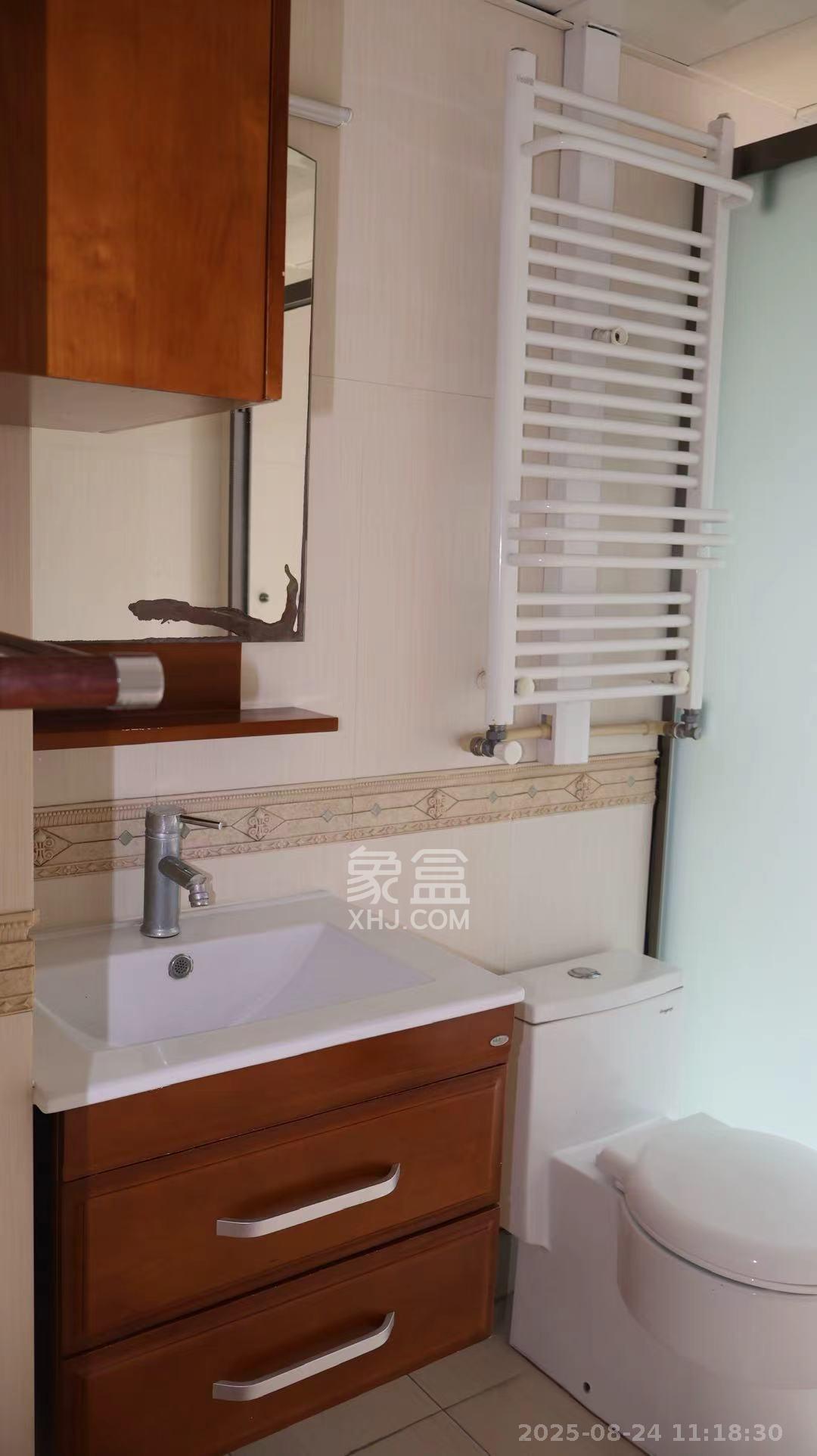 三万英尺  4室2厅2卫    5000.0元/月室内图