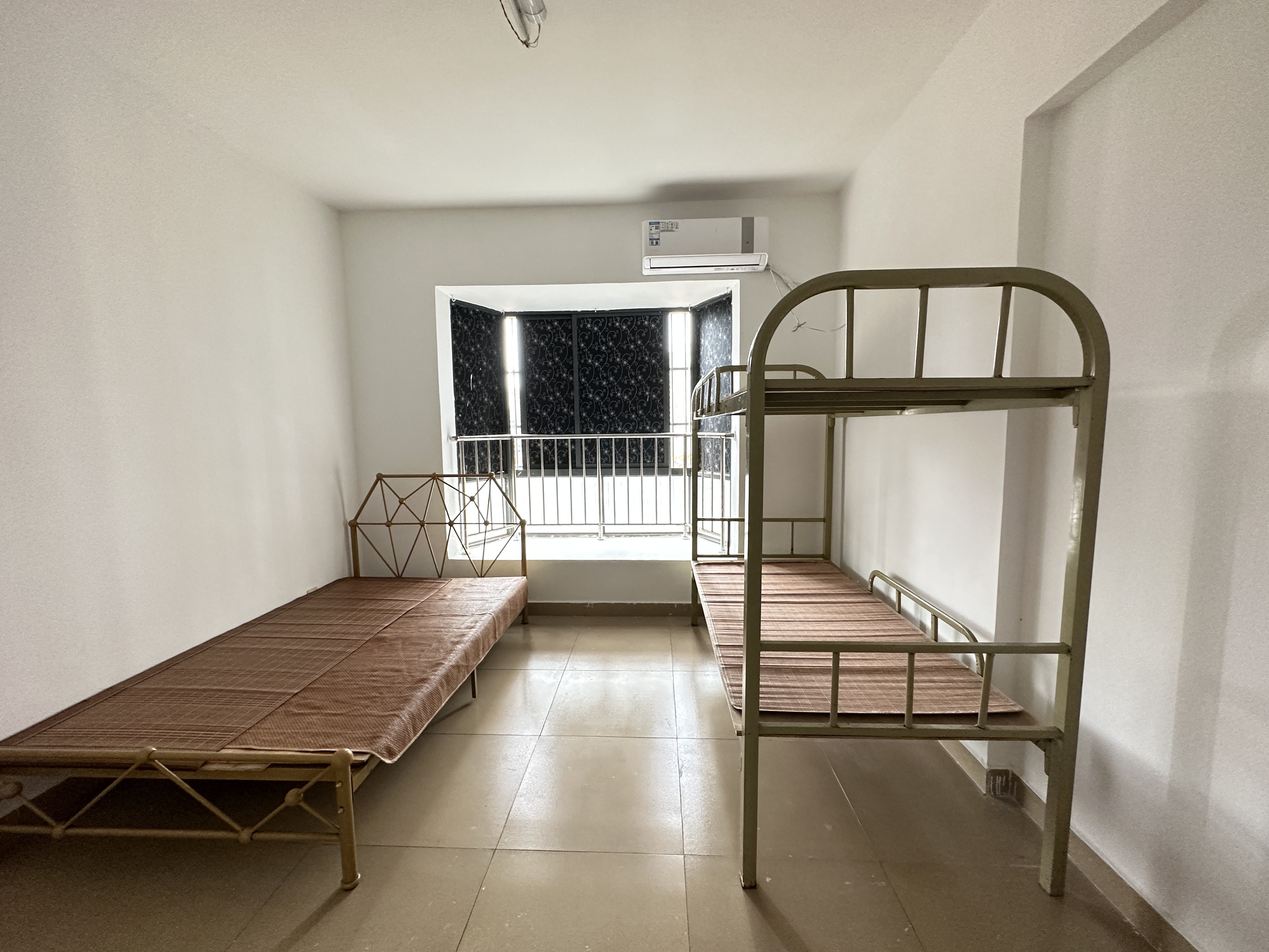 金海广场 3室2厅2卫 3200.0元/月 金海广场 3室2厅2卫 3200.0元/月室内图