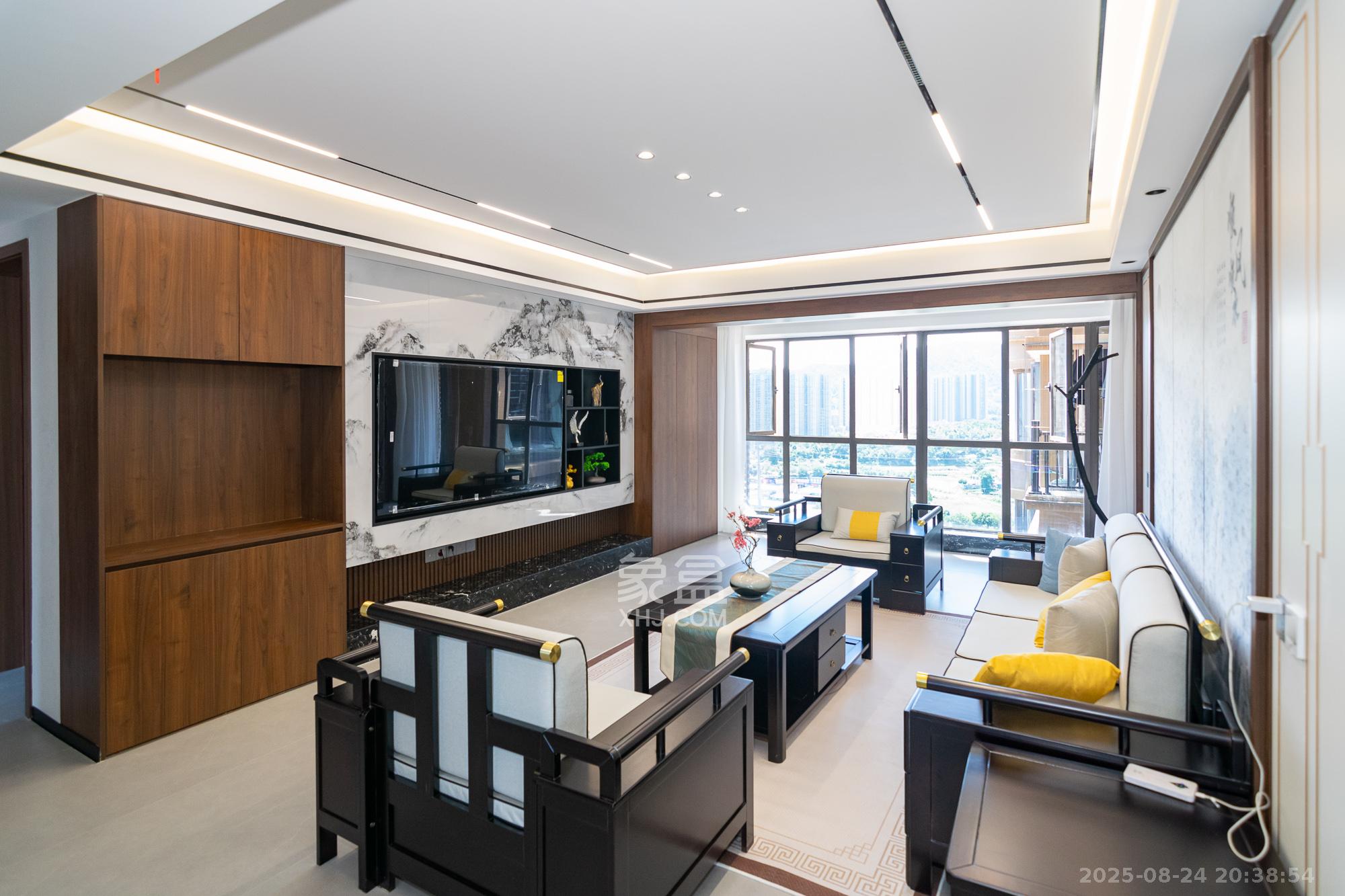 润和美郡(润和紫郡五期) 5室2厅2卫 136.8万 润和美郡(润和紫郡五期) 5室2厅2卫 136.8万客厅