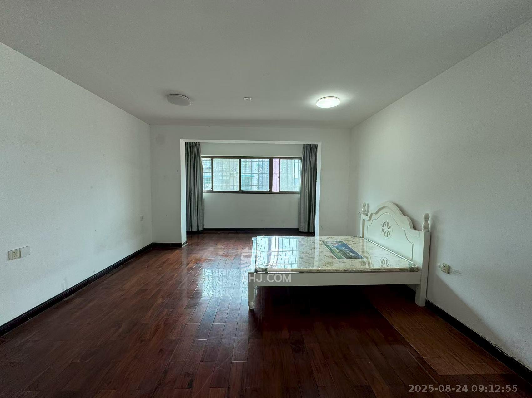 新锐湘都 1室1厅1卫 1600.0元/月 新锐湘都 1室1厅1卫 1600.0元/月室内图