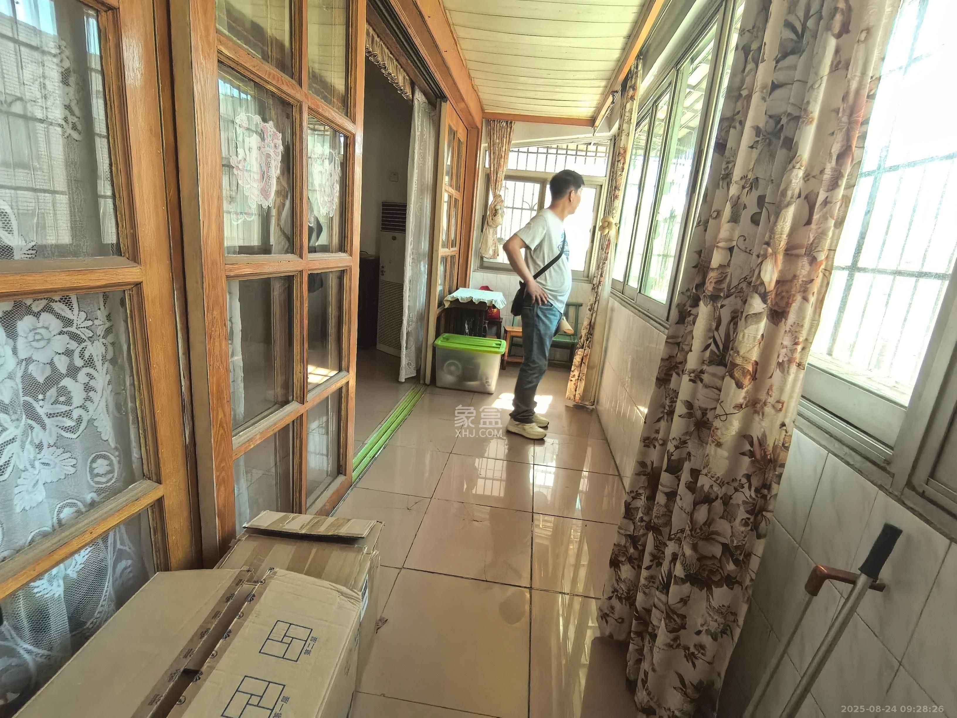 荷花园出租公司宿舍 2室2厅1卫 1800.0元/月 荷花园出租公司宿舍 2室2厅1卫 1800.0元/月室内图