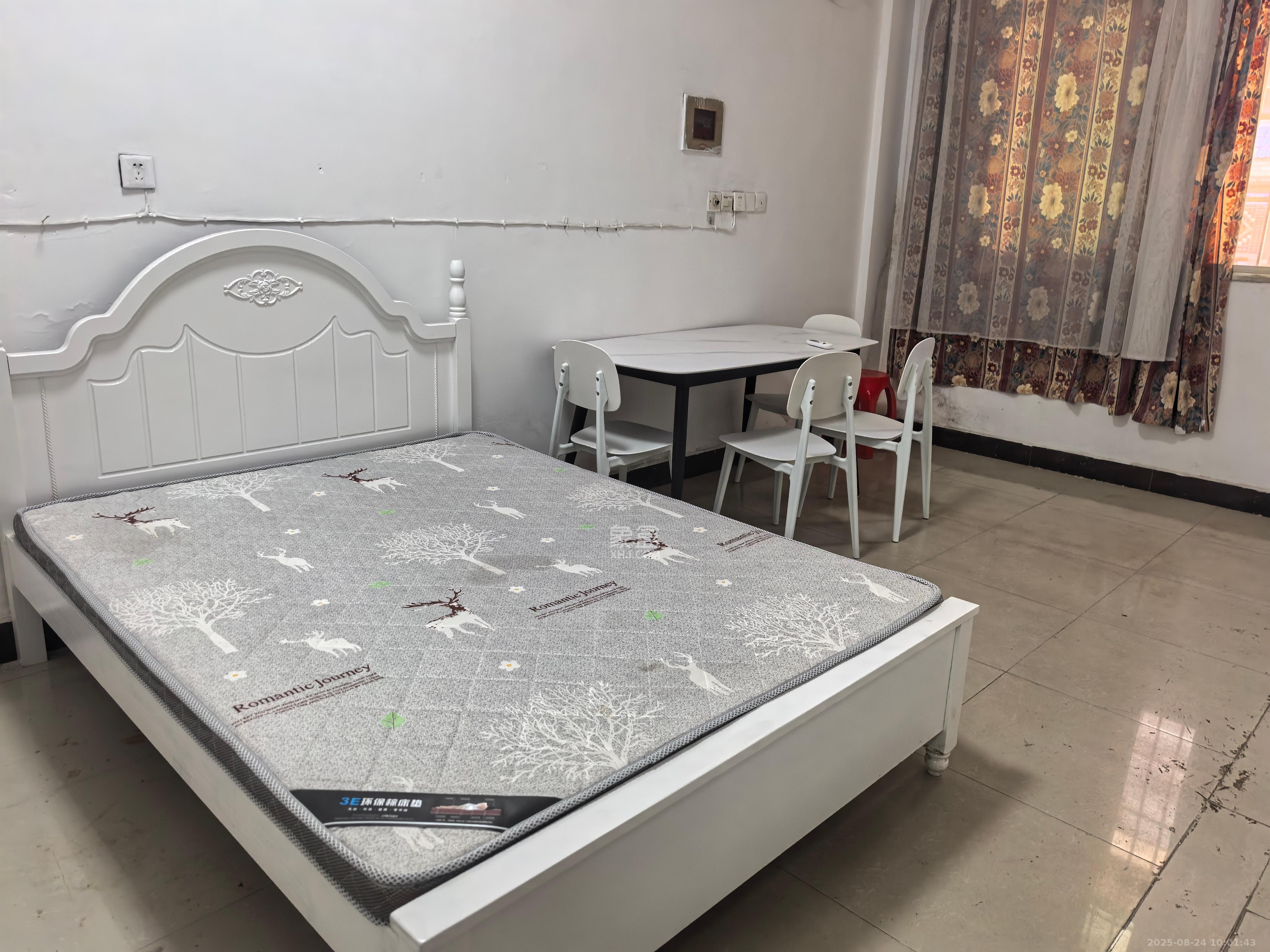 岳北社区  1室1厅1卫    1400.0元/月室内图