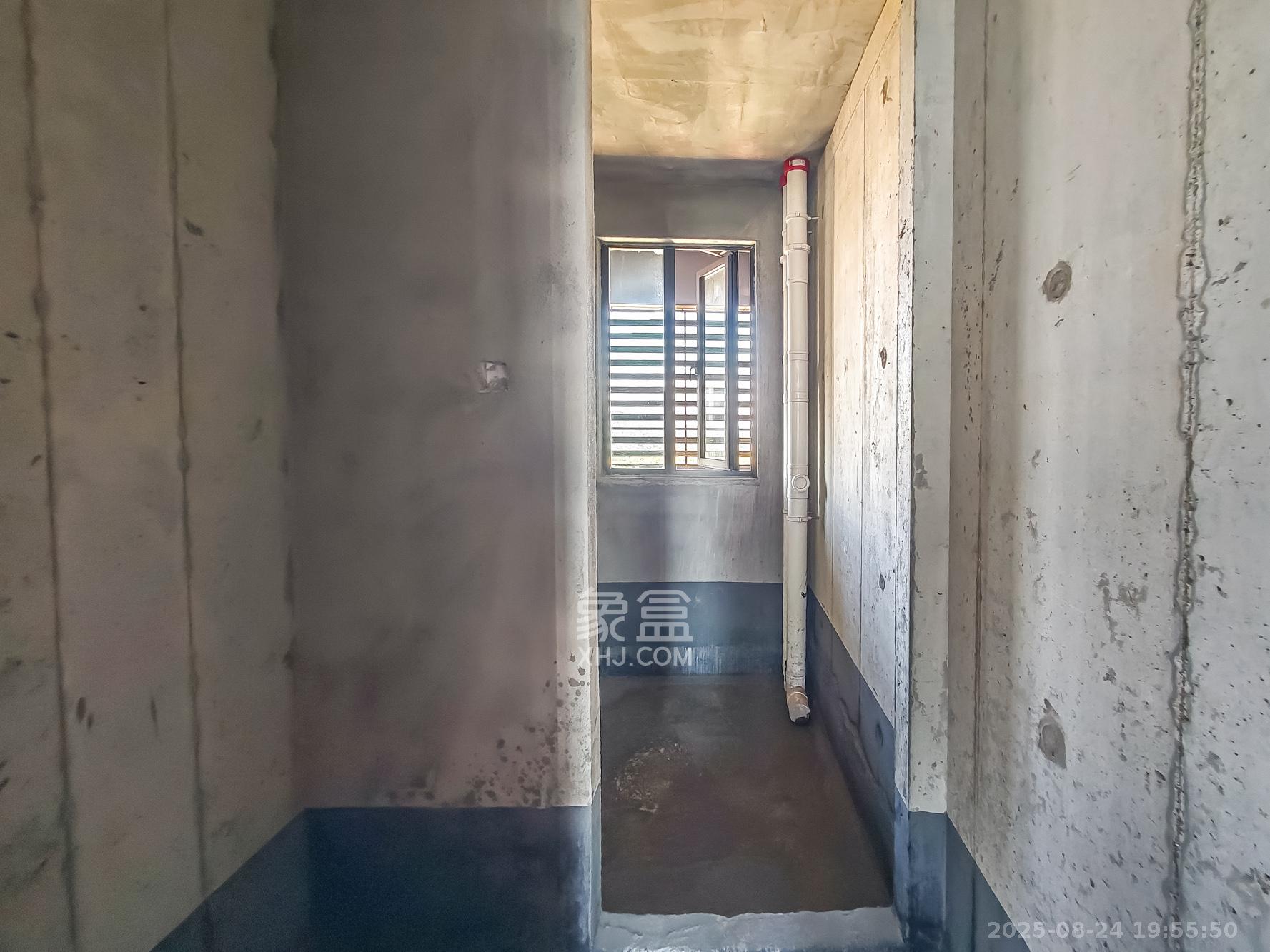 绿城桂满湘江  4室2厅2卫    172.0万卫生间