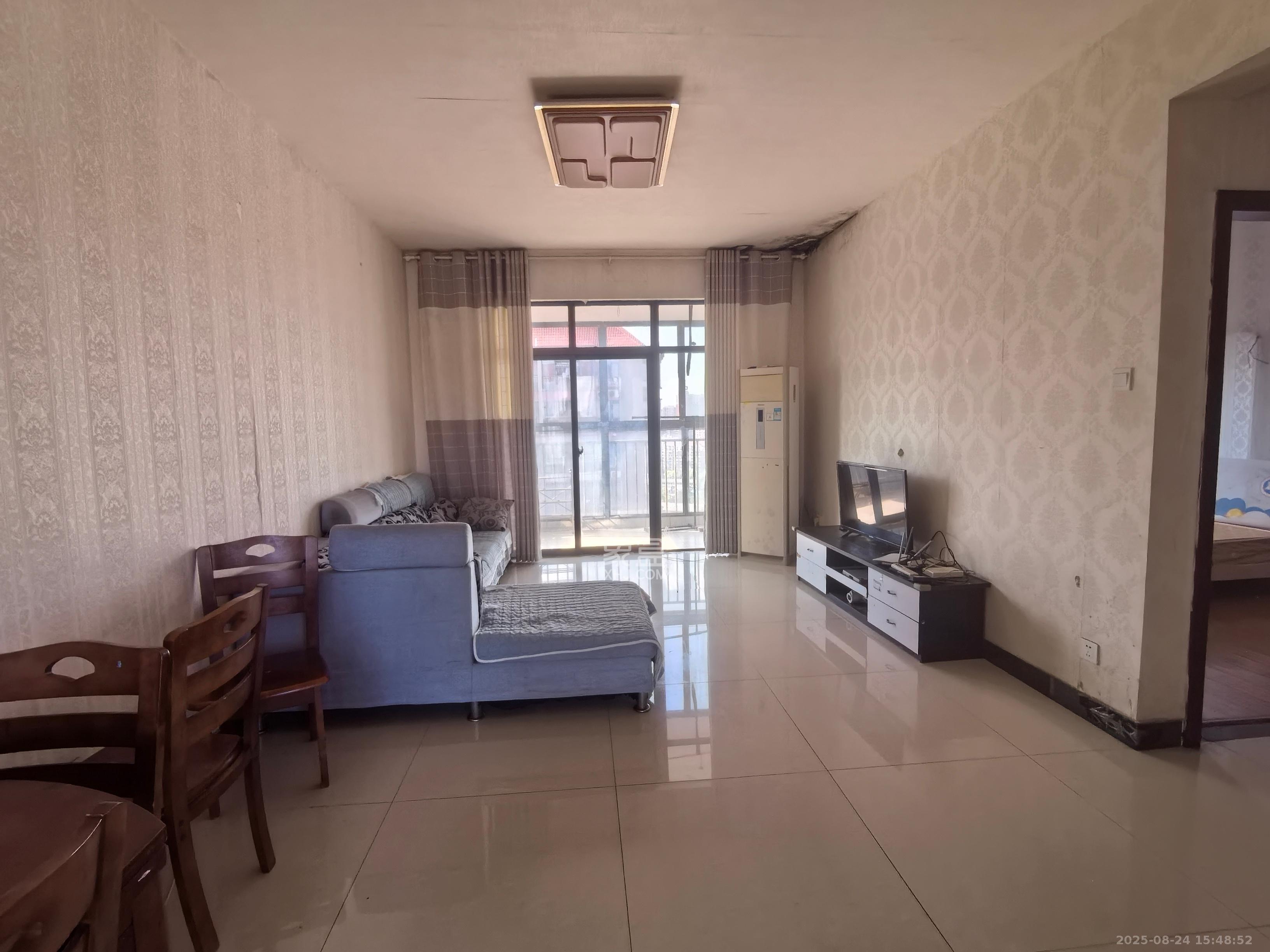 金领家族 2室2厅1卫 1700.0元/月 金领家族 2室2厅1卫 1700.0元/月室内图