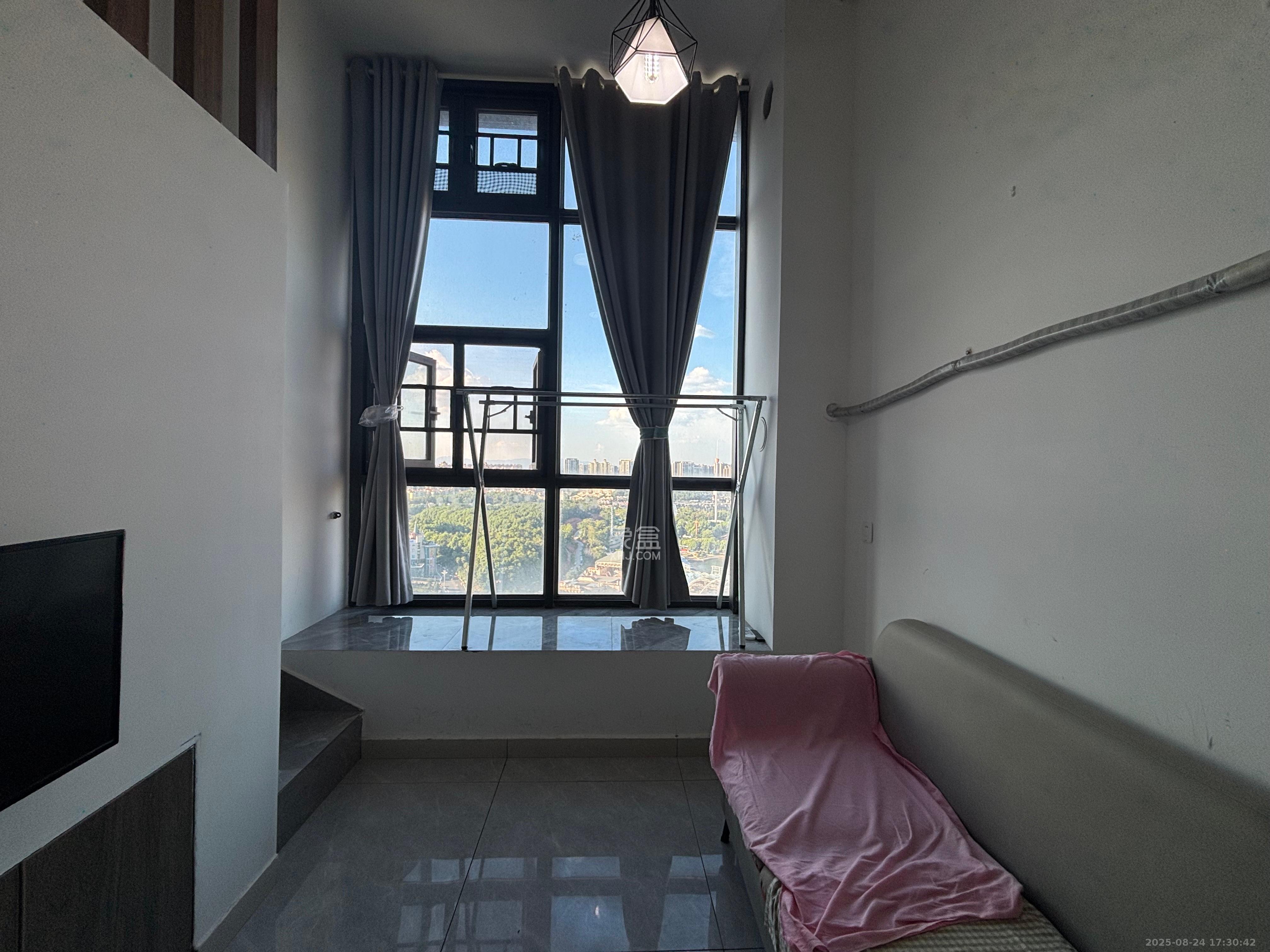 弘坤云寓  1室1厅1卫    2200.0元/月