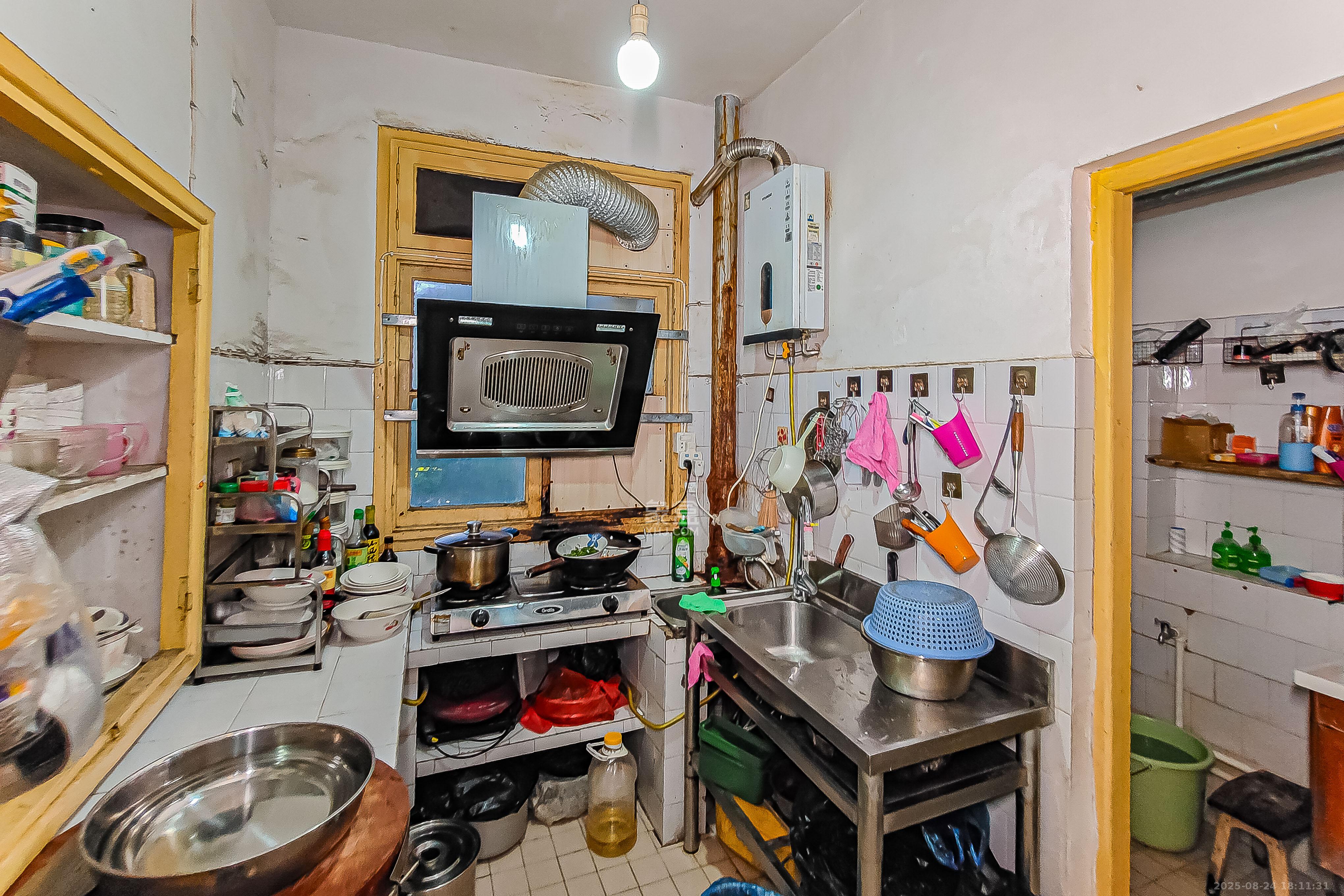 化油器厂宿舍  2室2厅1卫    43.6万 化油器厂宿舍  2室2厅1卫    43.6万厨房