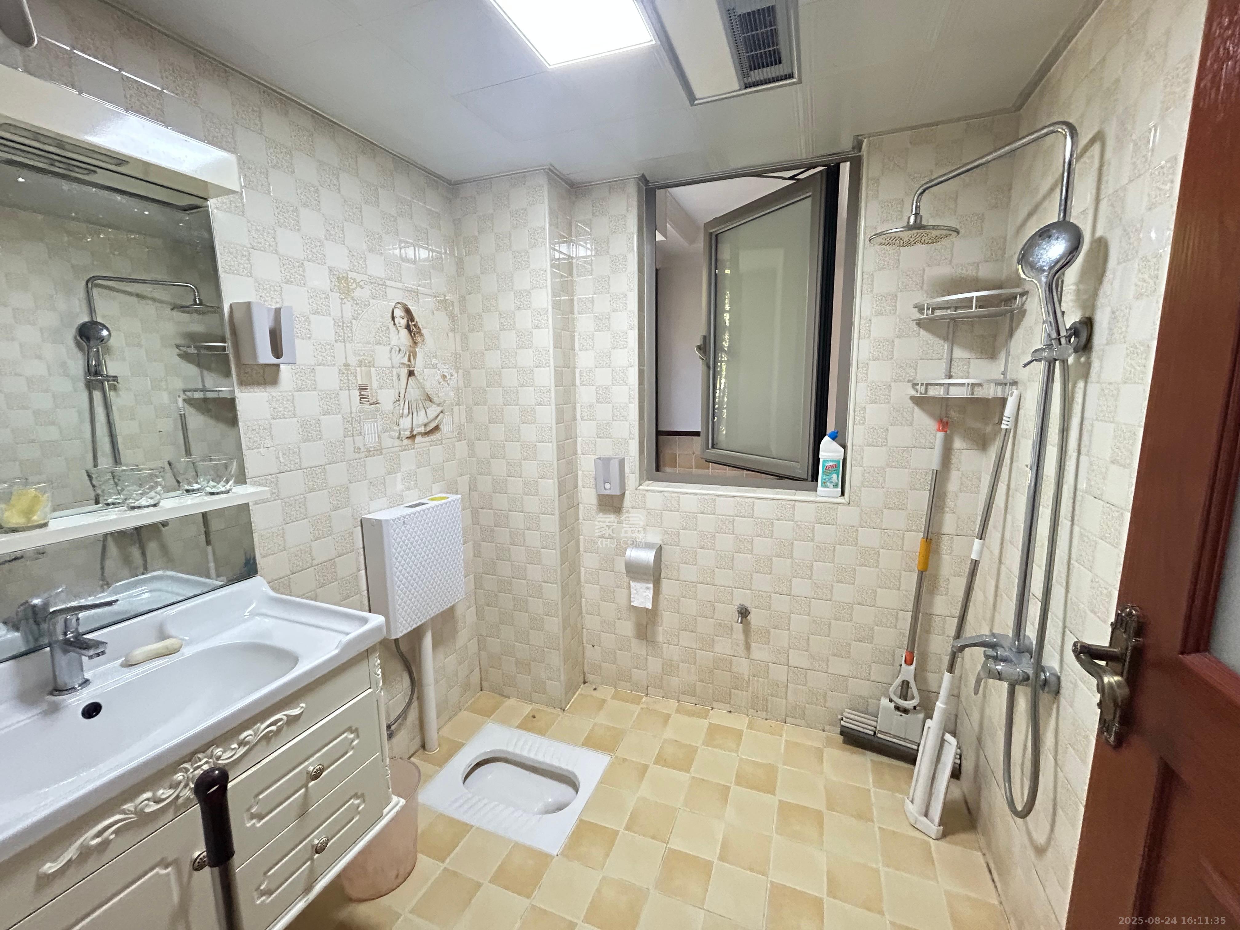 怡海星城  1室2厅1卫    1600.0元/月室内图