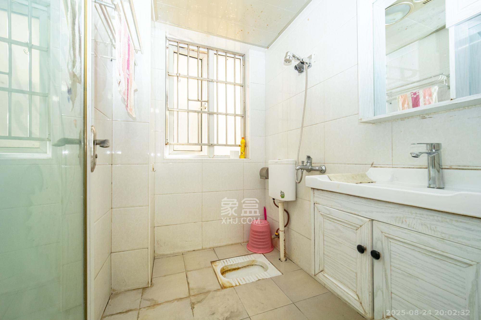 新长海广场 2室1厅1卫 36.8万 新长海广场 2室1厅1卫 36.8万卫生间