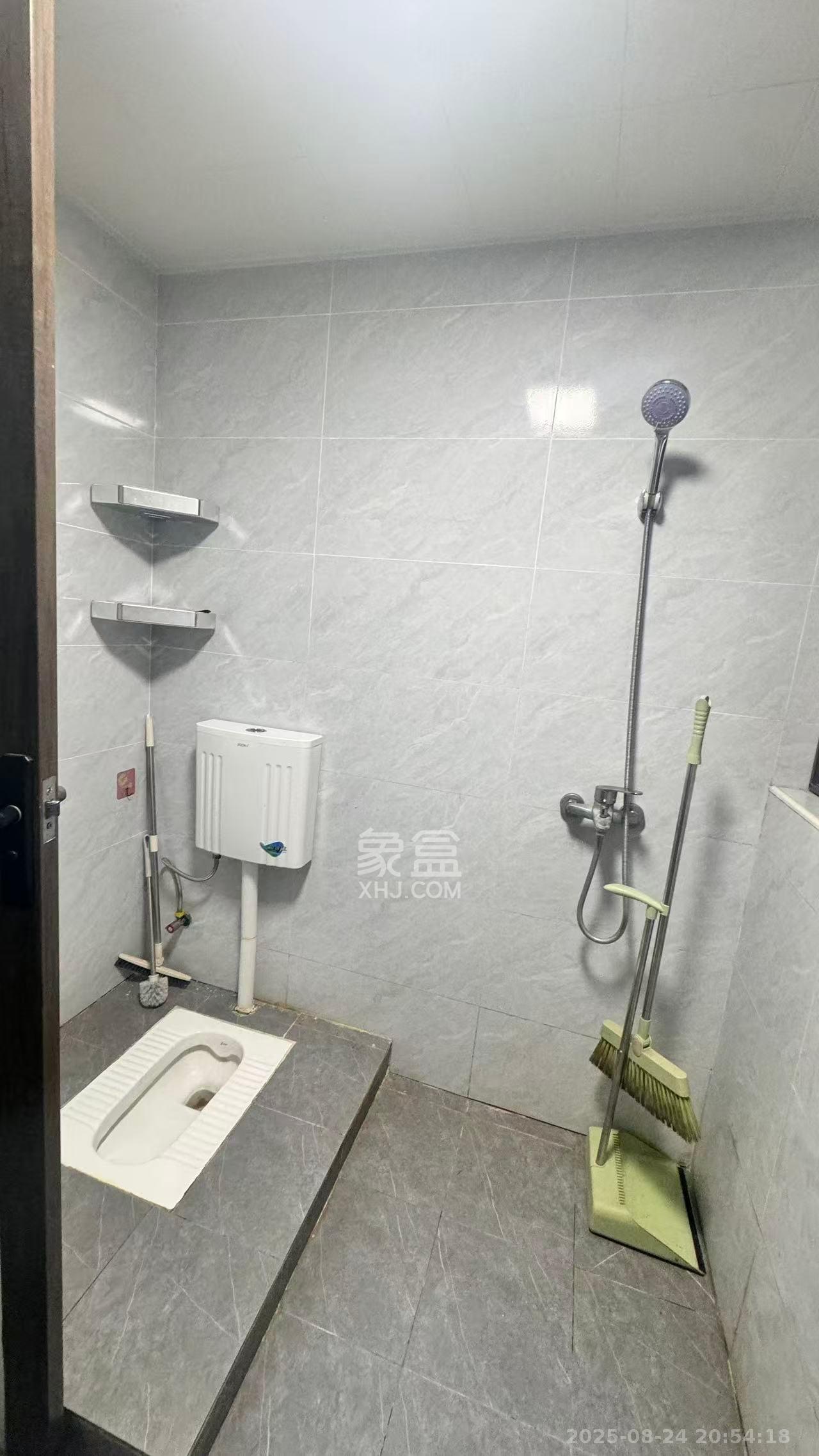 蓝光雍锦半岛  3室2厅2卫   3200.00元/月