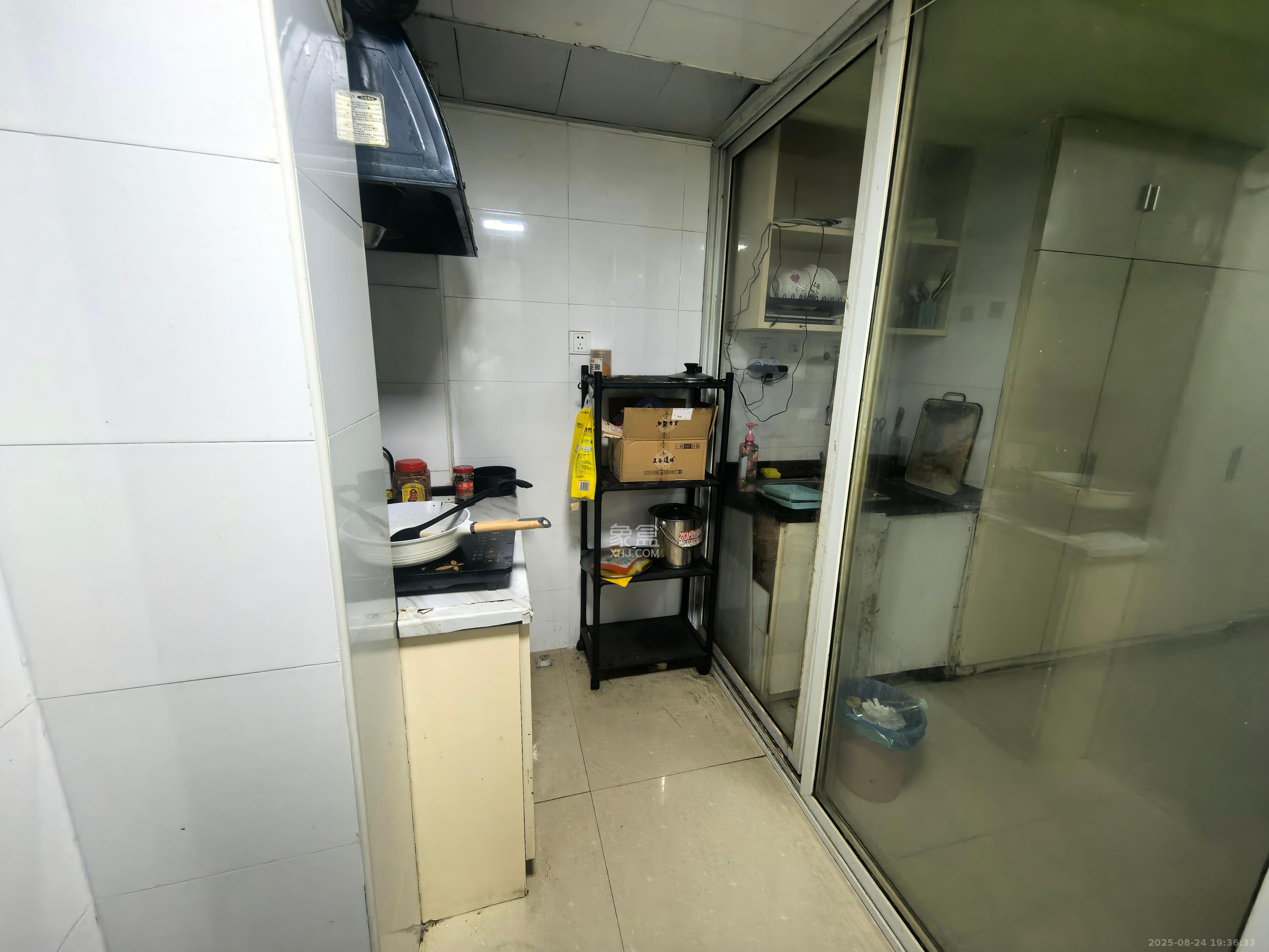 阳光100二期  1室1厅1卫   1100.00元/月室内图