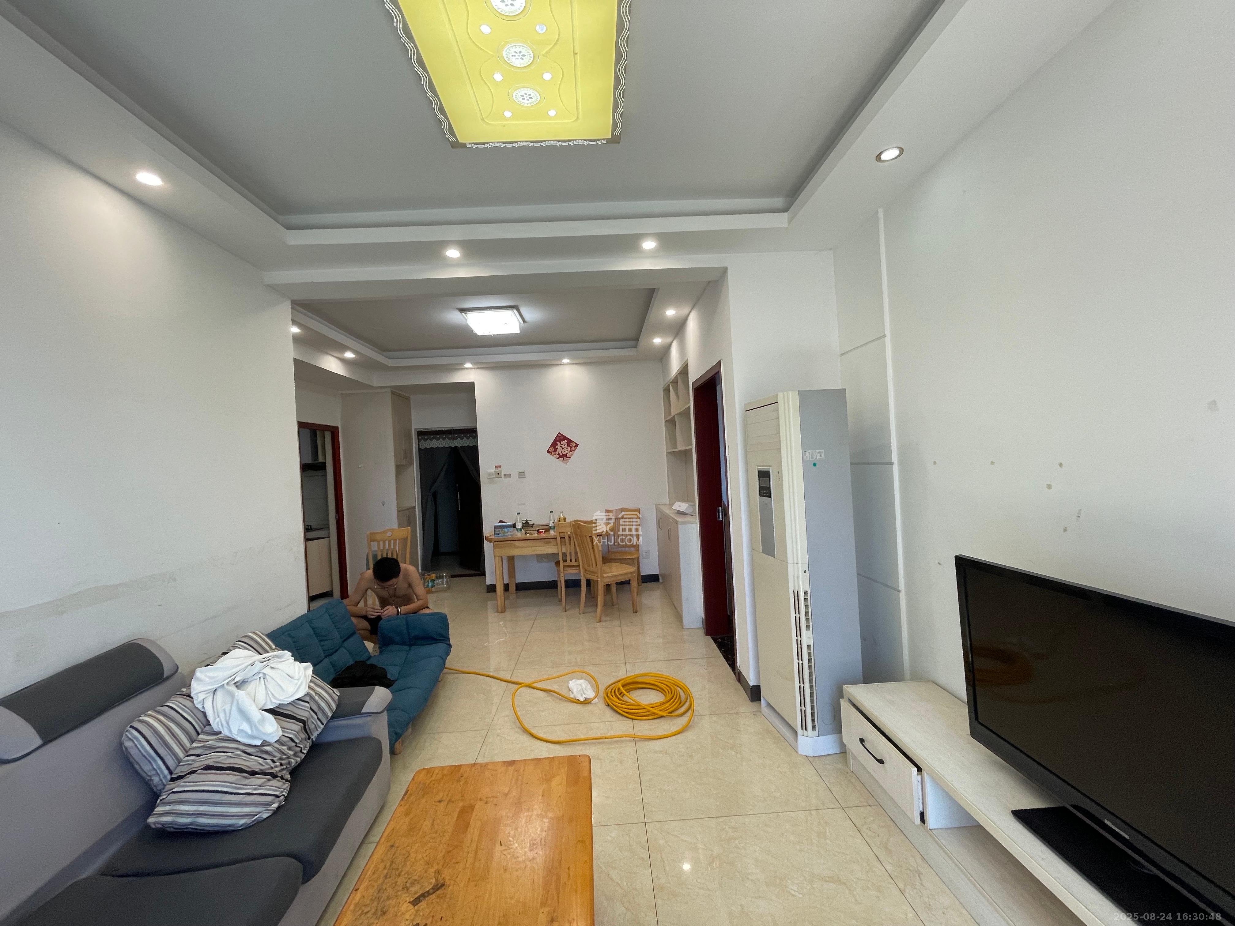 紫御江山  2室1厅1卫    1800.0元/月室内图