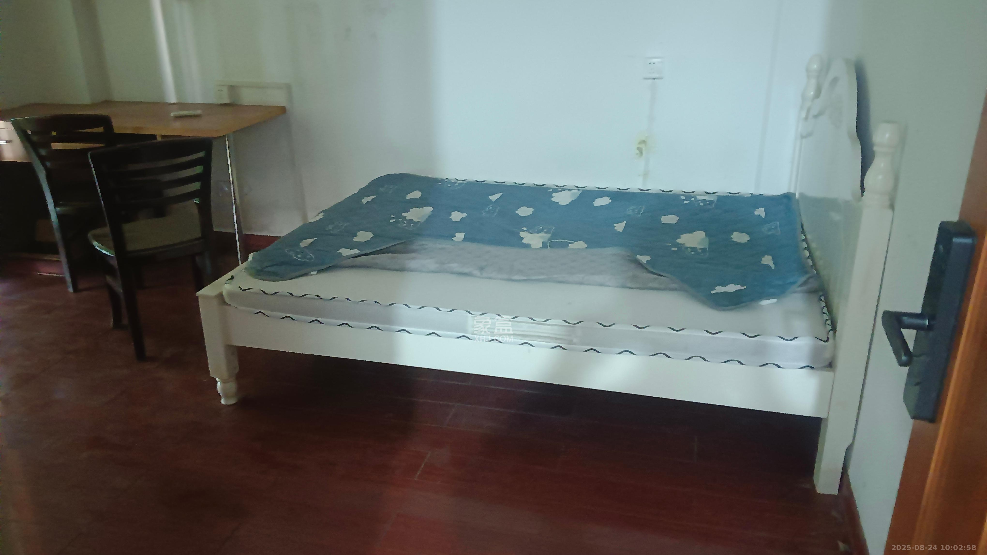 华丽家族  3室2厅1卫    2300.0元/月 华丽家族  3室2厅1卫    2300.0元/月室内图