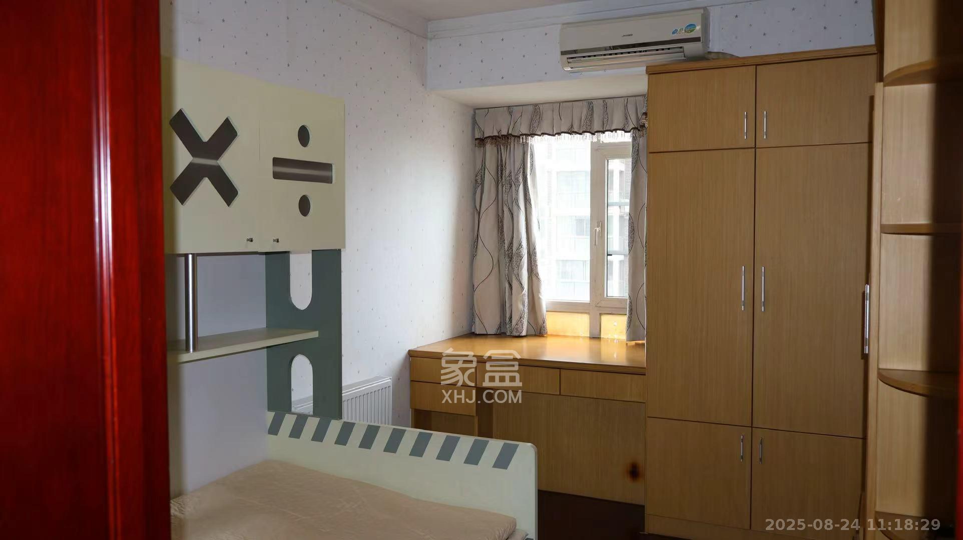 三万英尺  4室2厅2卫    5000.0元/月室内图