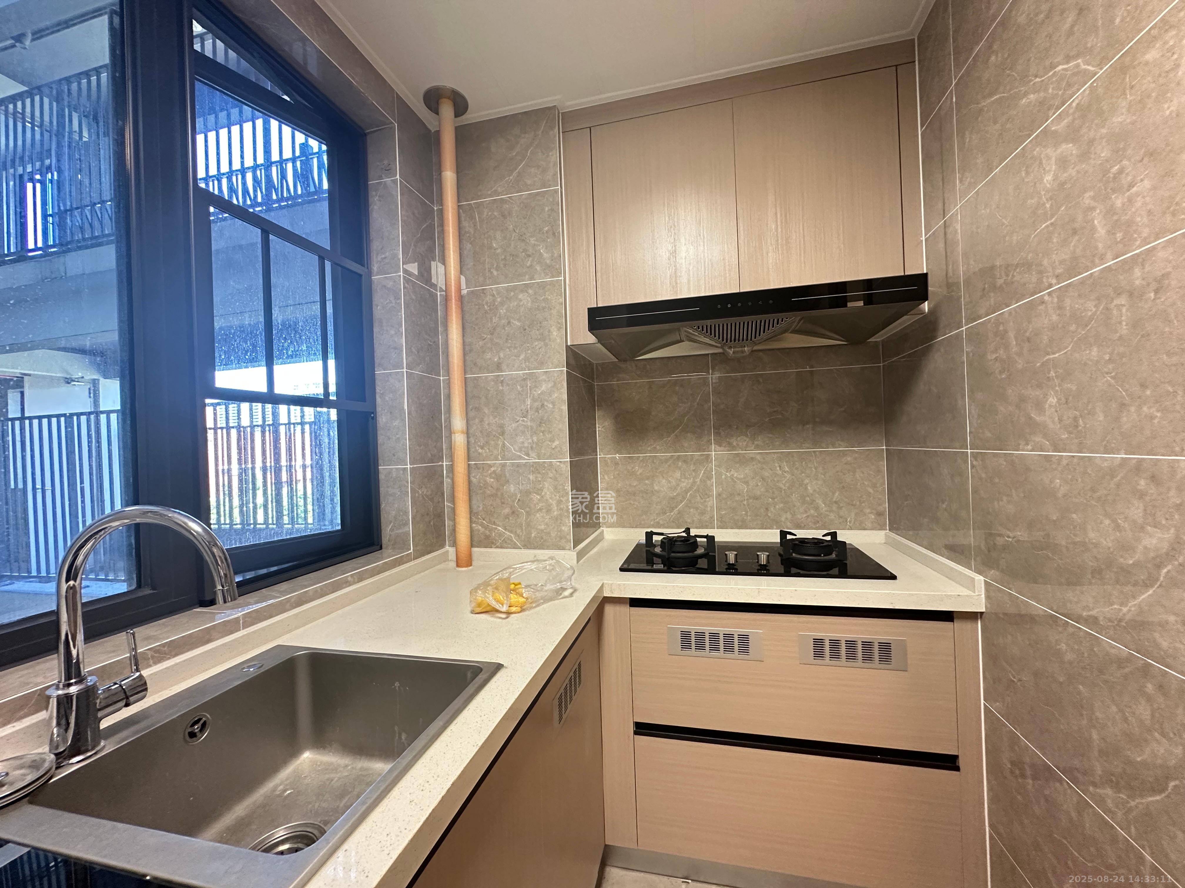 华润凯旋门二期  3室2厅2卫    2800.0元/月室内图