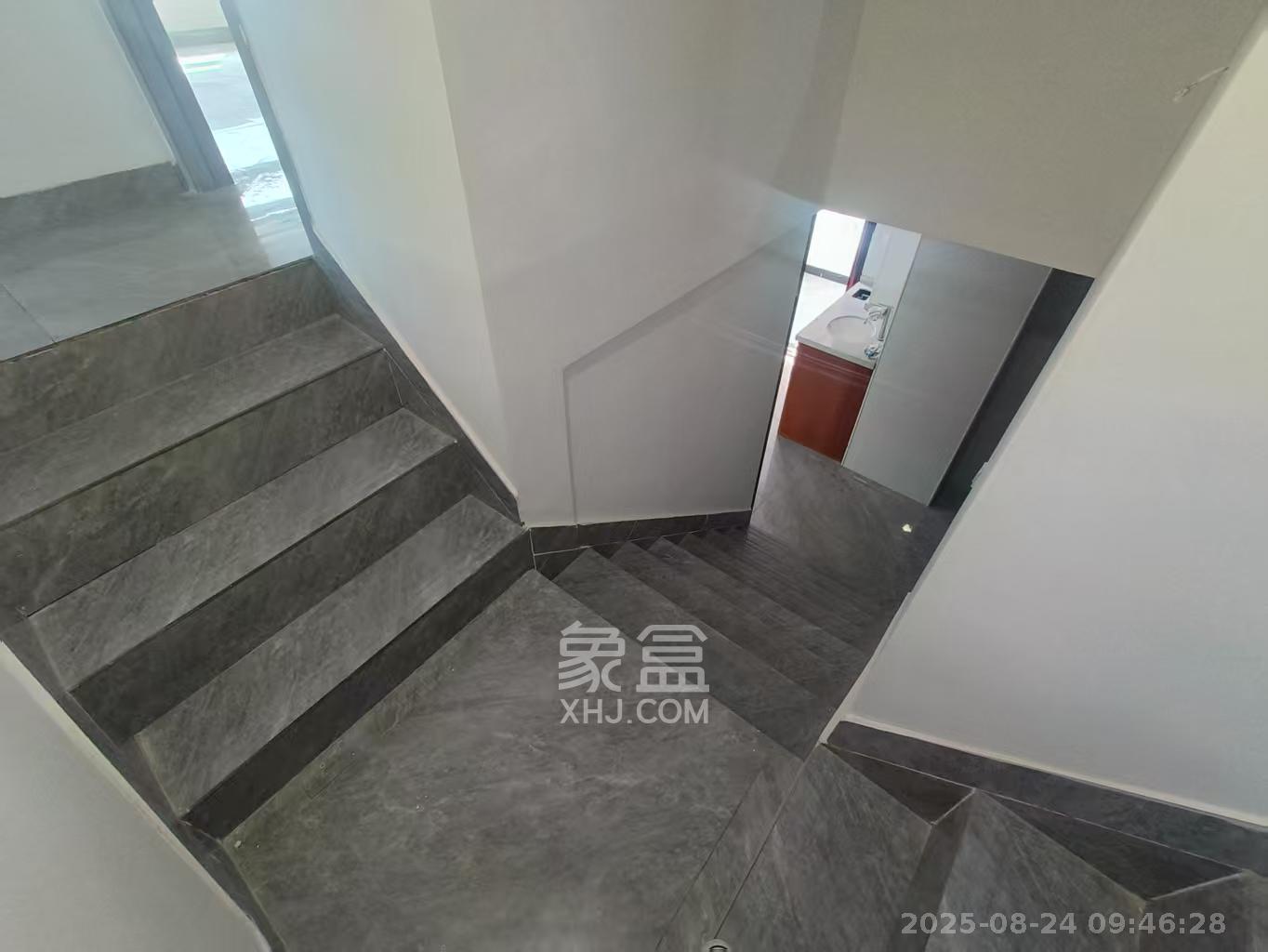 润和国际广场  1室1厅1卫    2500.0元/月 润和国际广场  1室1厅1卫    2500.0元/月室内图