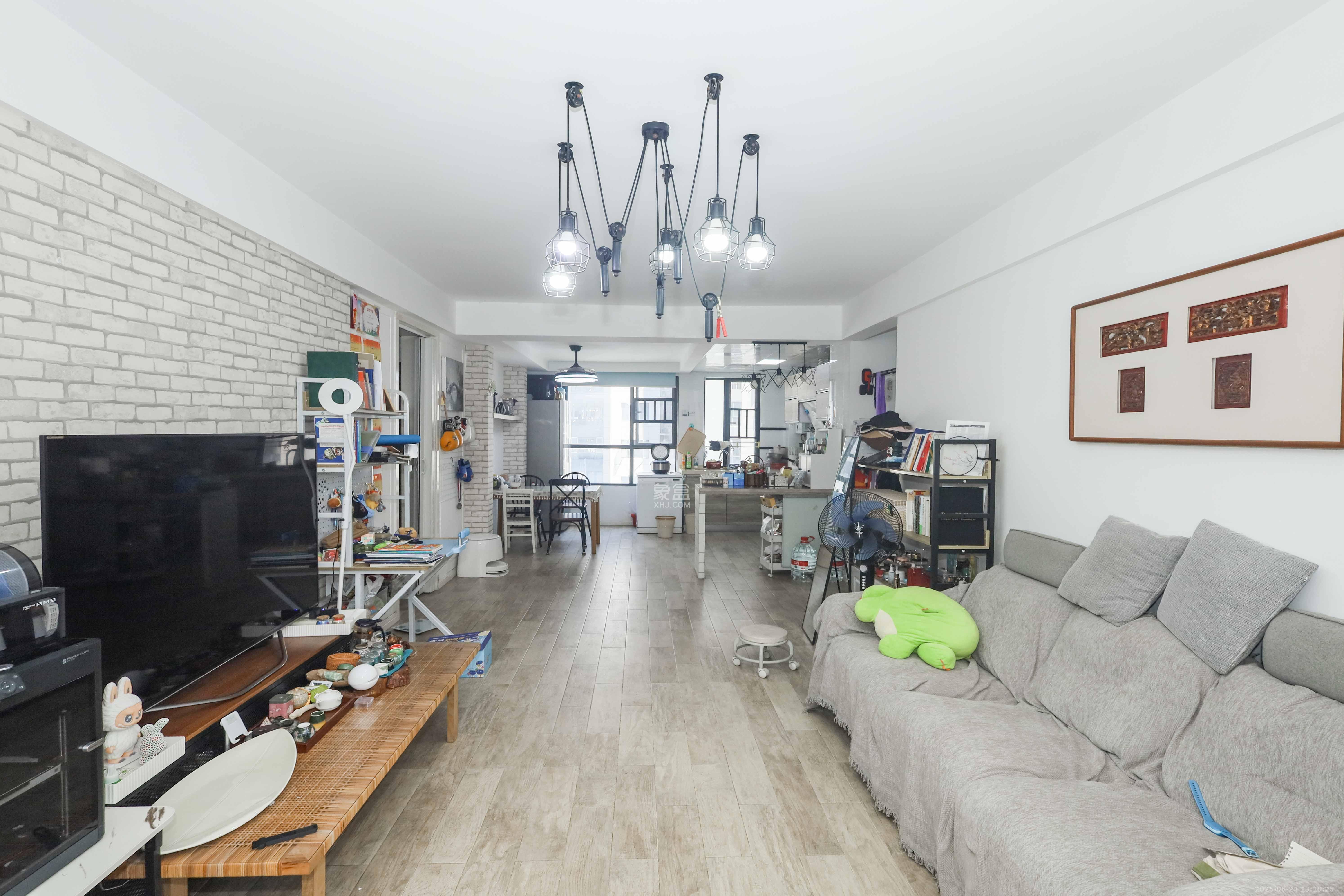 中国铁建梅溪青秀一期  3室2厅1卫    120.0万客厅