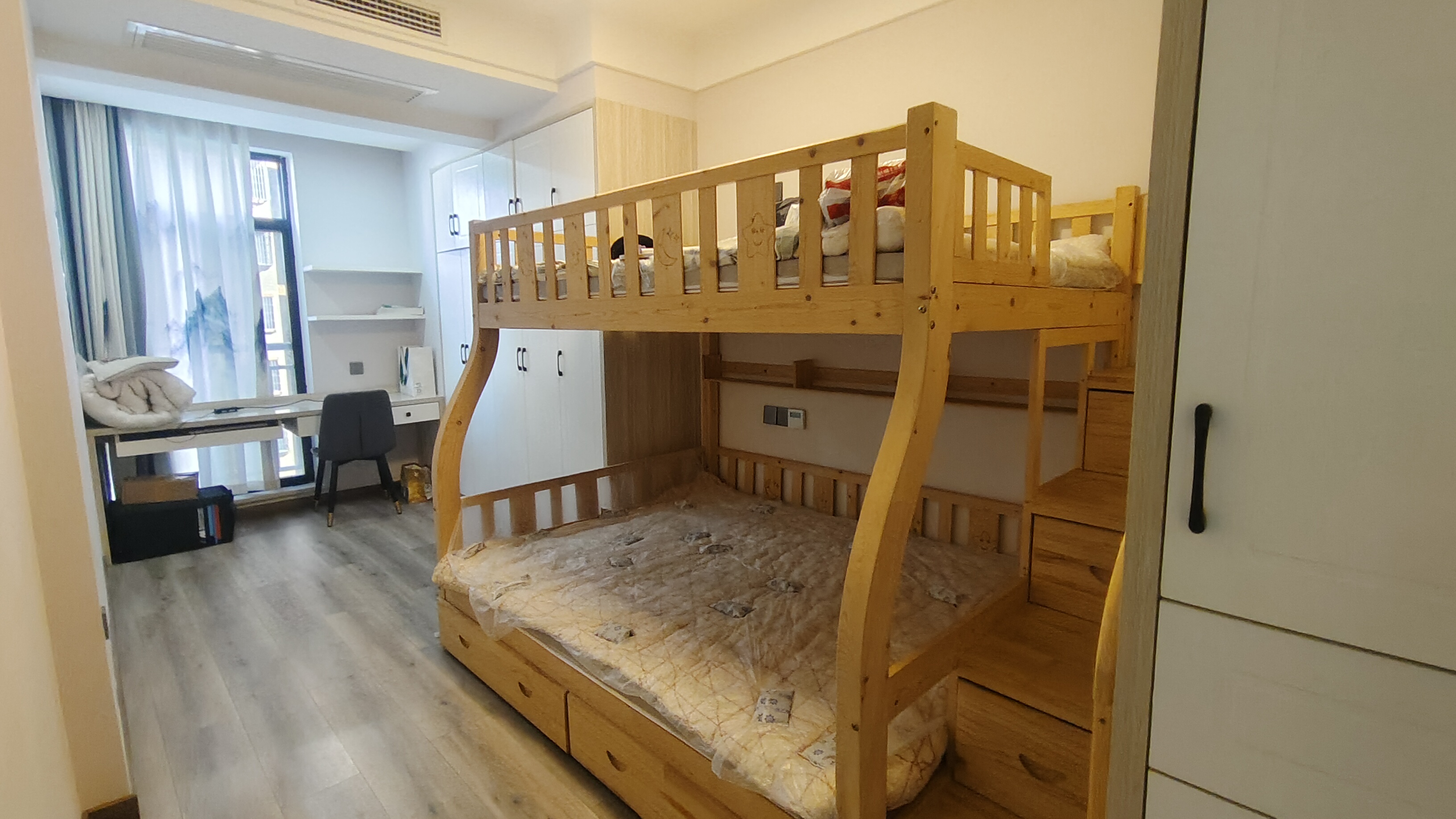 滨江花园 3室2厅2卫 78.0万 滨江花园 3室2厅2卫 78.0万卧室