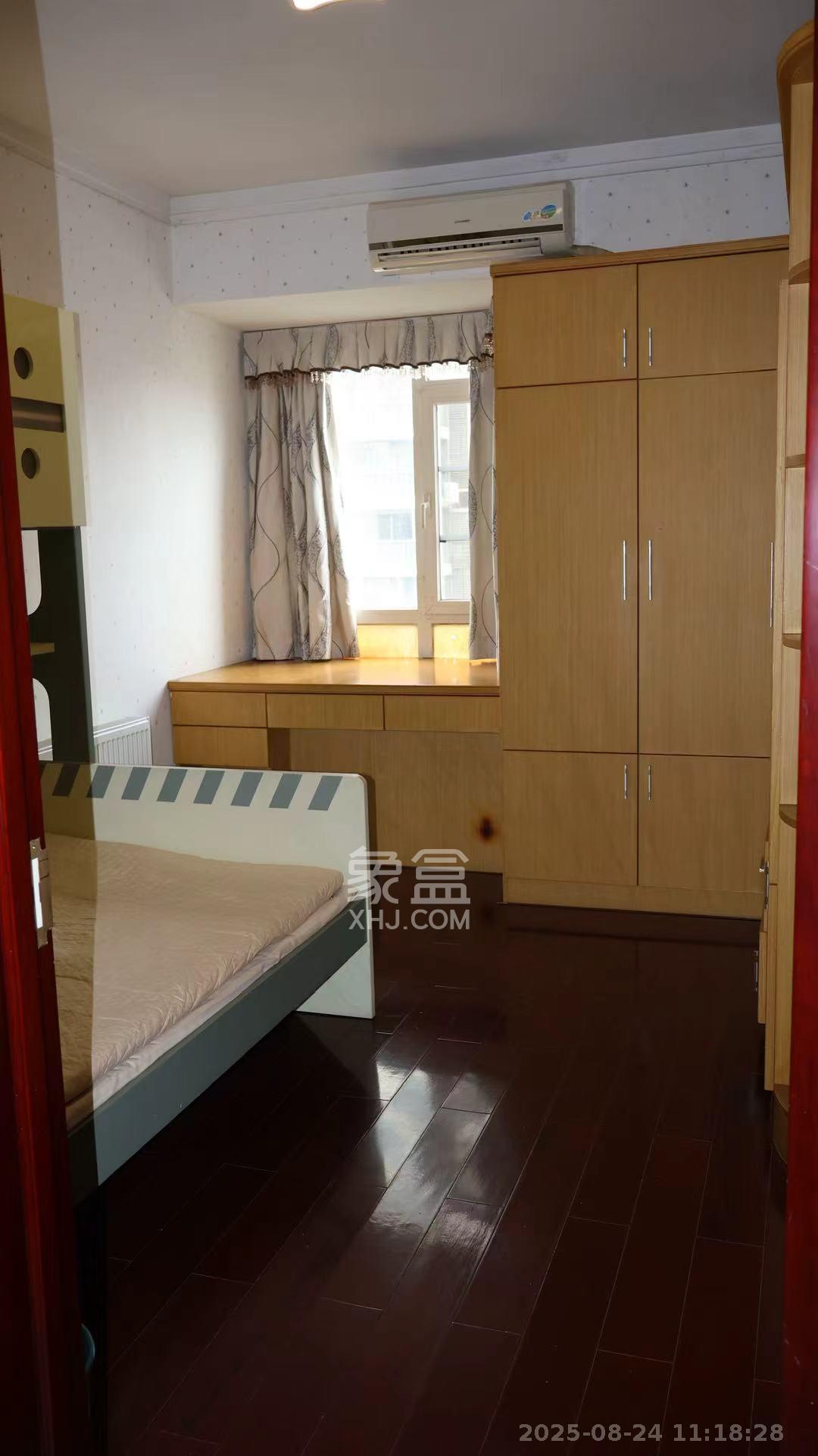 三万英尺  4室2厅2卫    5000.0元/月室内图