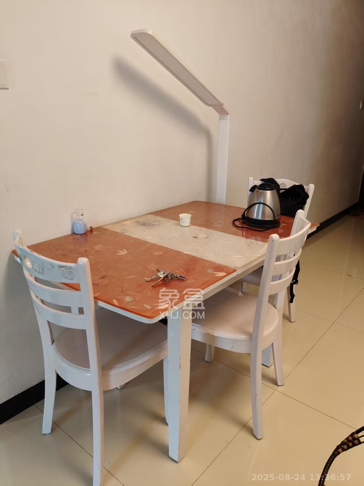 芙蓉广场农行单位宿舍  2室1厅1卫    2600.0元/月 芙蓉广场农行单位宿舍  2室1厅1卫    2600.0元/月室内图