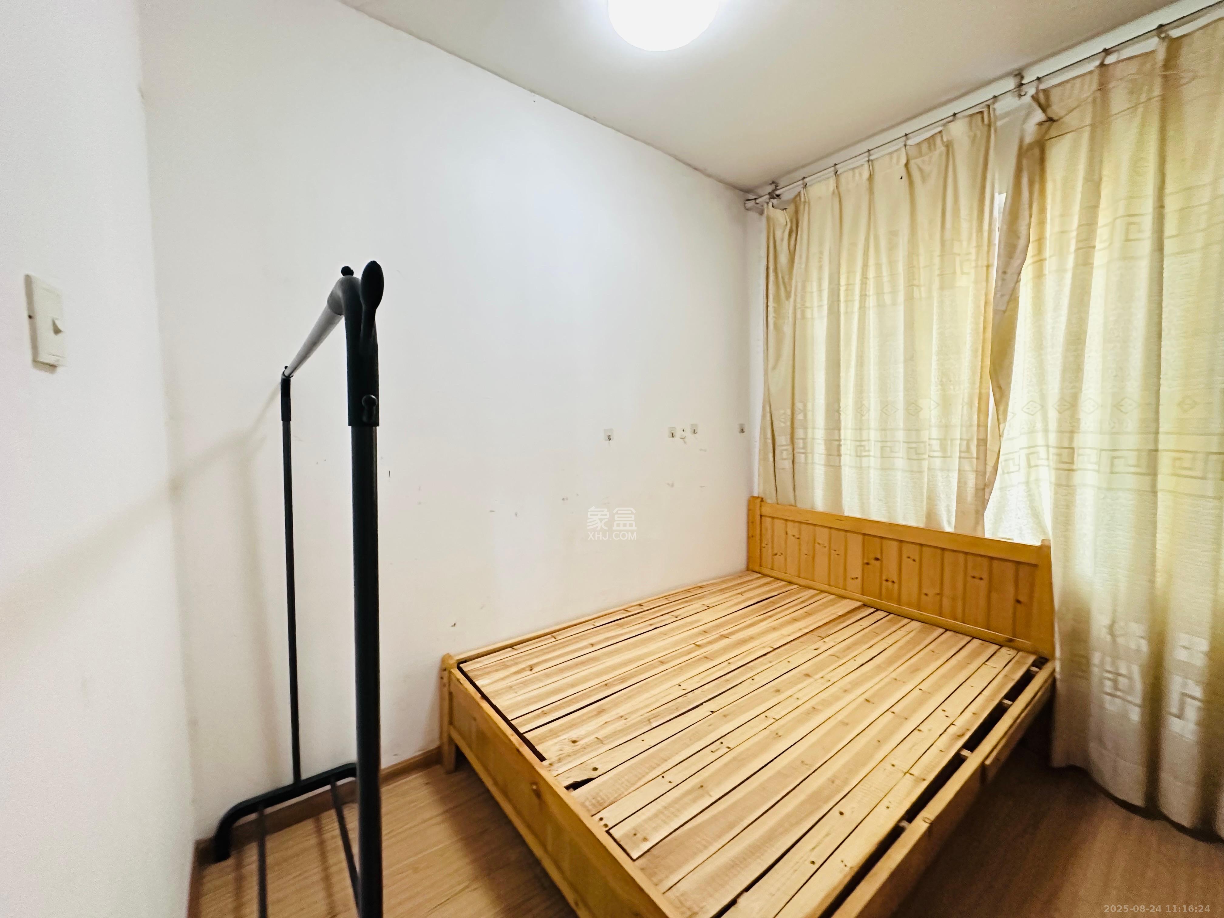 圣力华苑  3室2厅2卫   1200.00元/月室内图