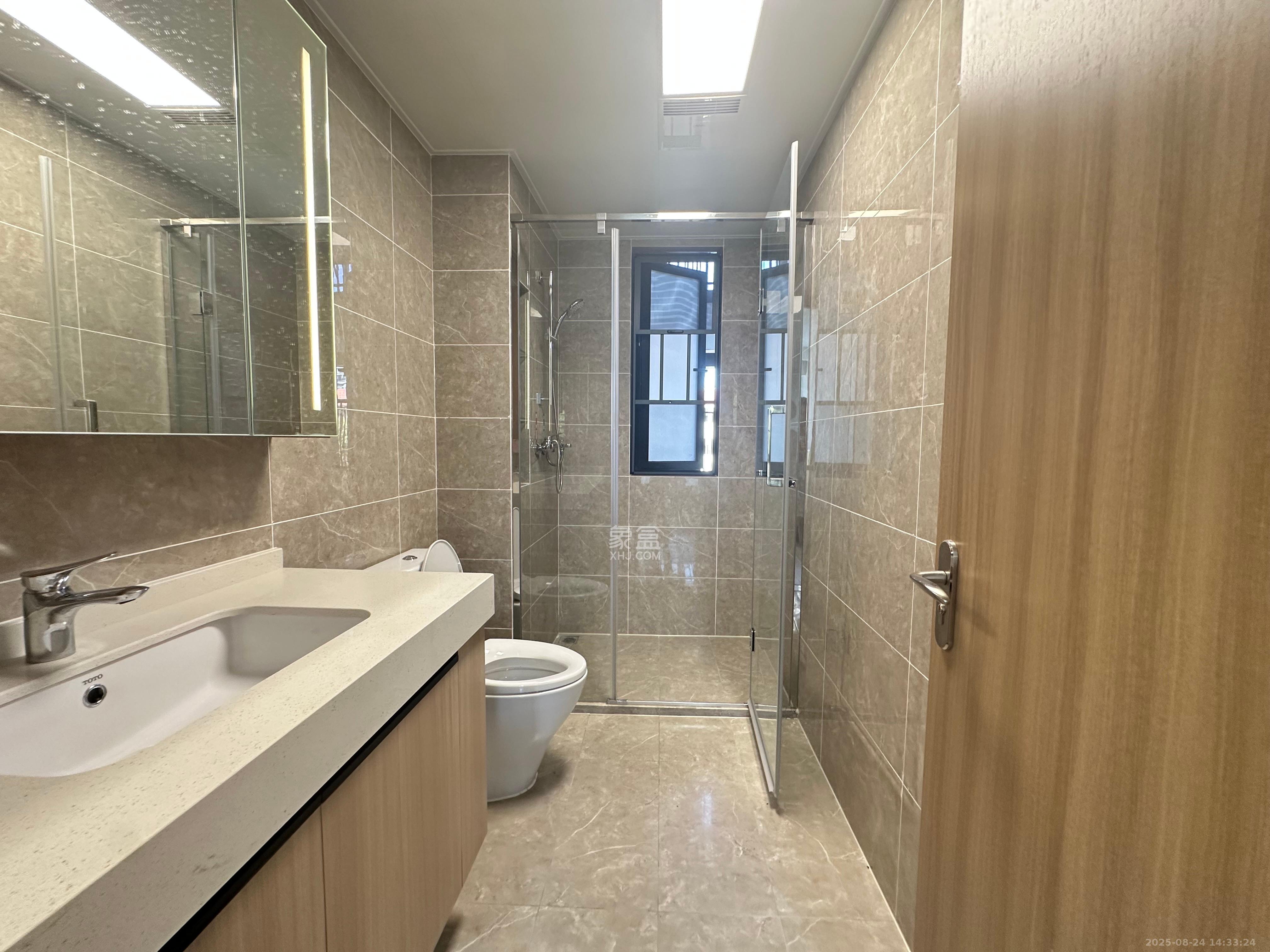 华润凯旋门二期  3室2厅2卫    2800.0元/月室内图