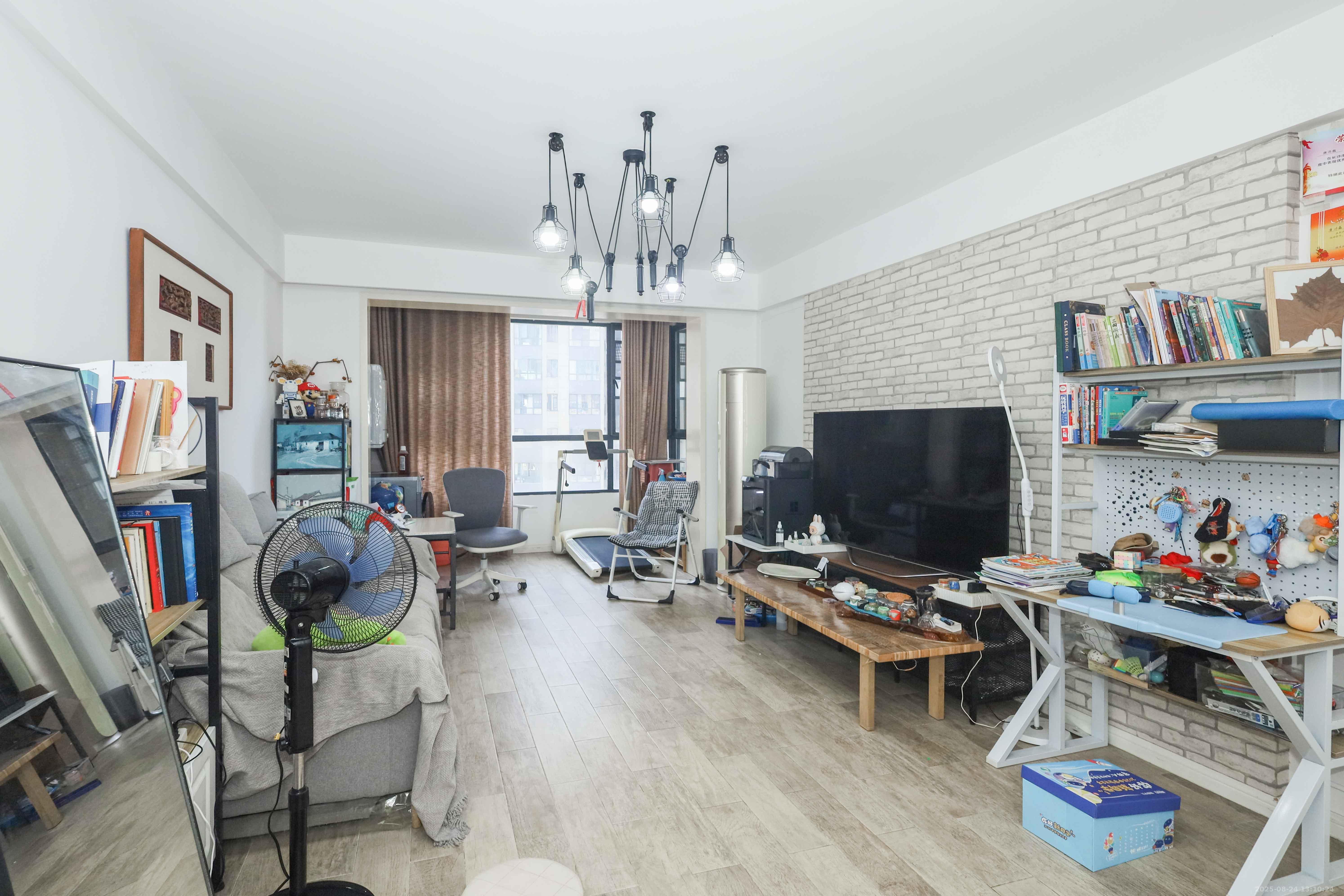 中国铁建梅溪青秀一期  3室2厅1卫    120.0万客厅