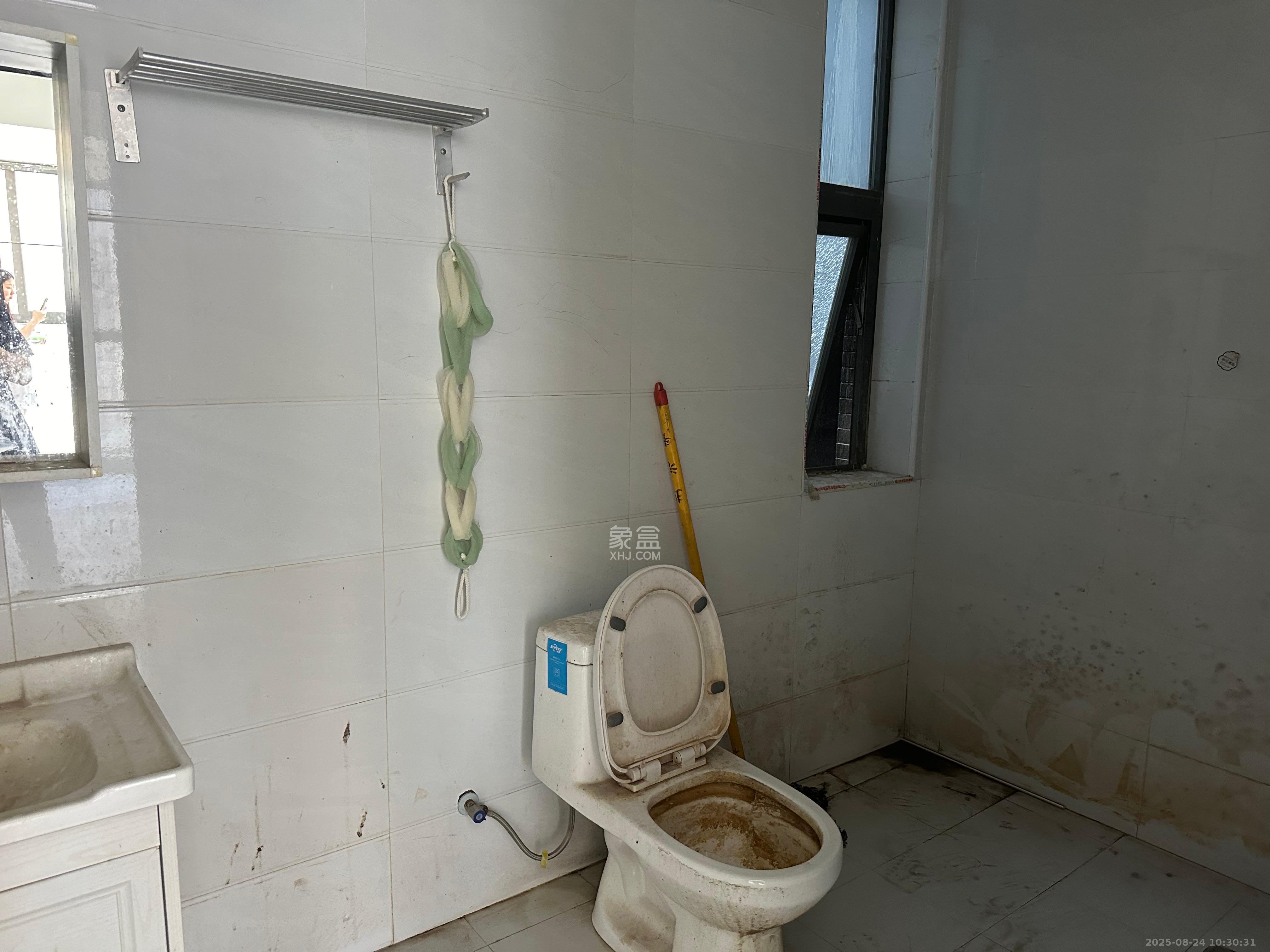 颐和佳园 3室2厅2卫 2300.00元/月 颐和佳园 3室2厅2卫 2300.00元/月室内图