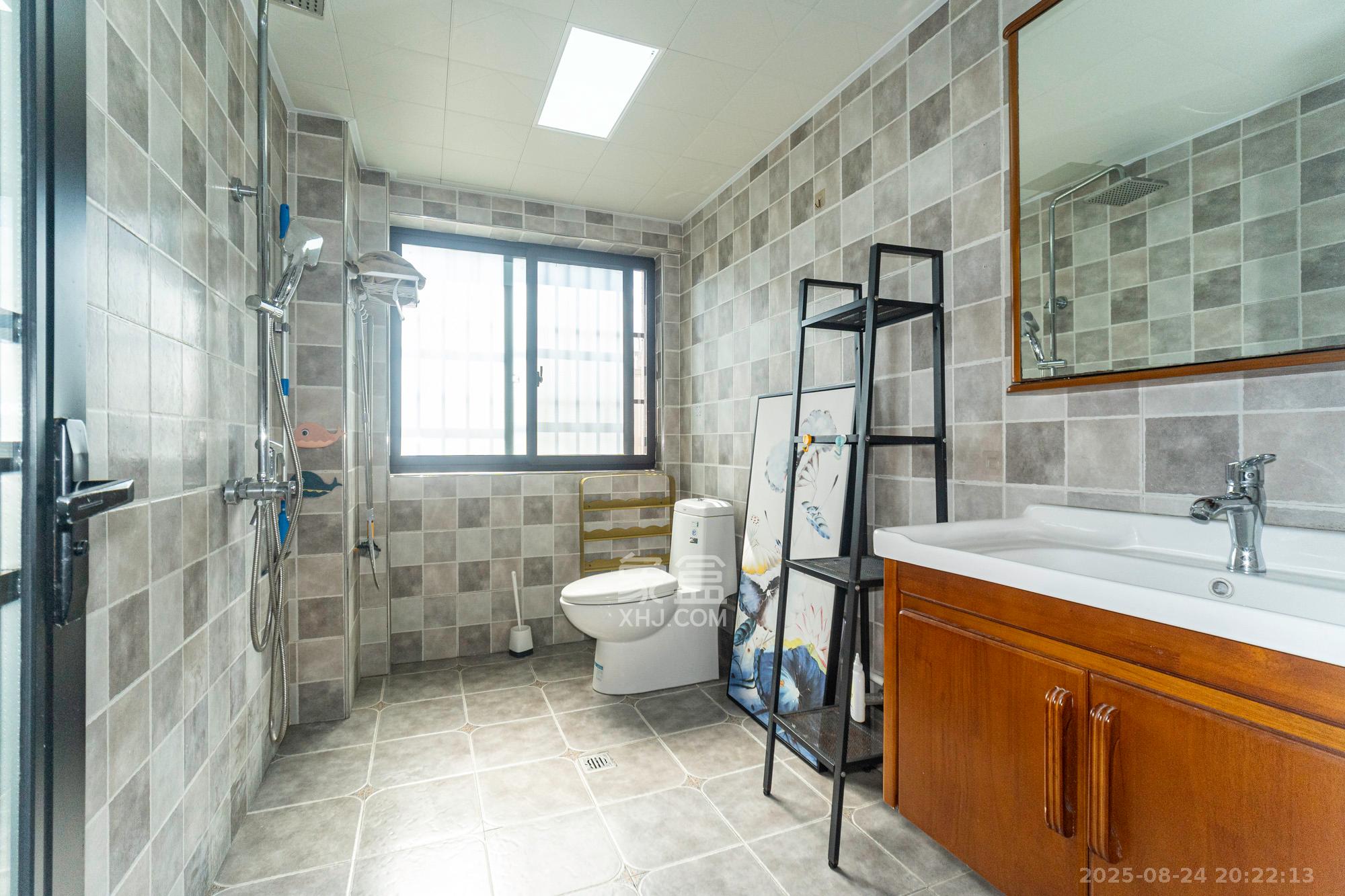 东方美地  3室2厅2卫    90.0万卫生间