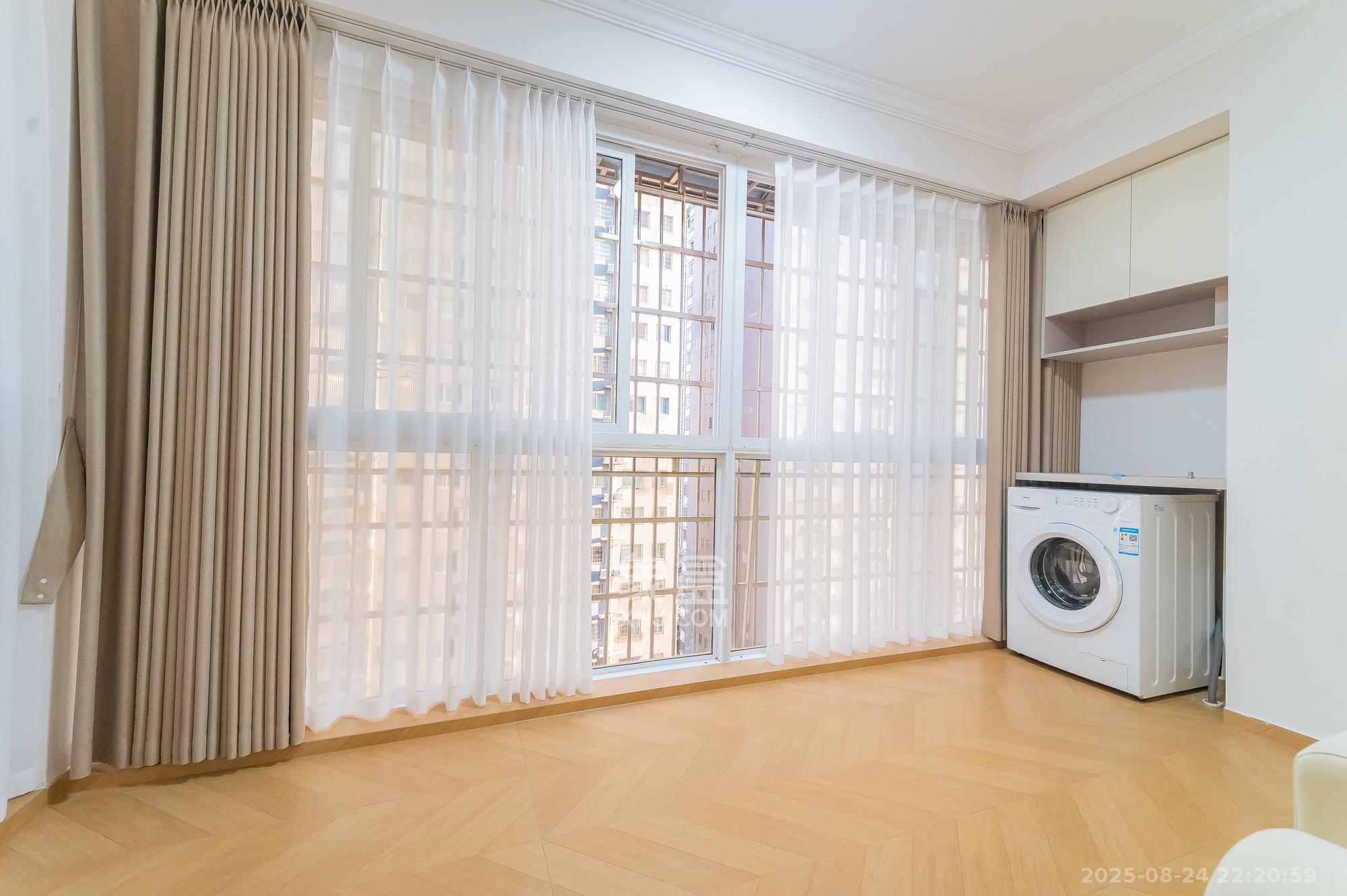 佳美星城 3室2厅1卫 65.8万 佳美星城 3室2厅1卫 65.8万阳台