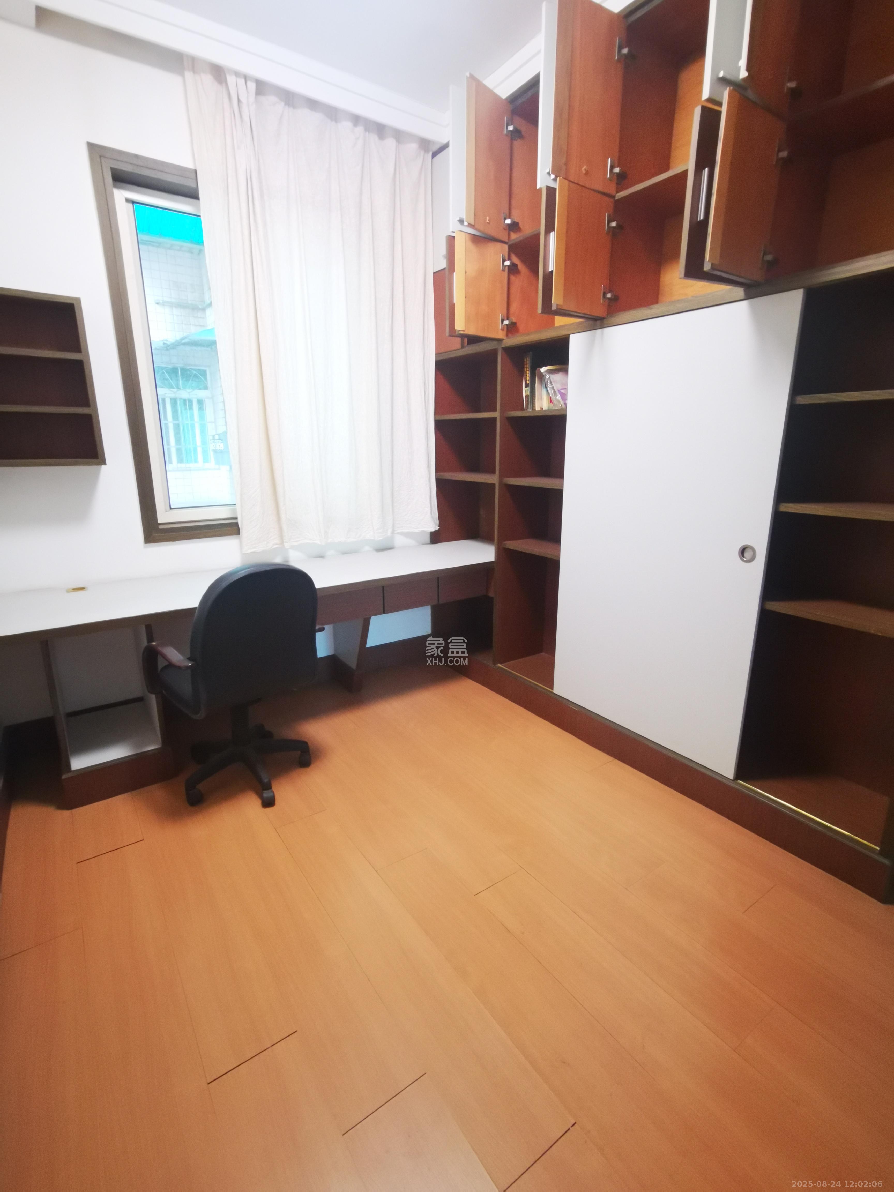 金蕾苑 3室2厅2卫 2600.0元/月 金蕾苑 3室2厅2卫 2600.0元/月室内图