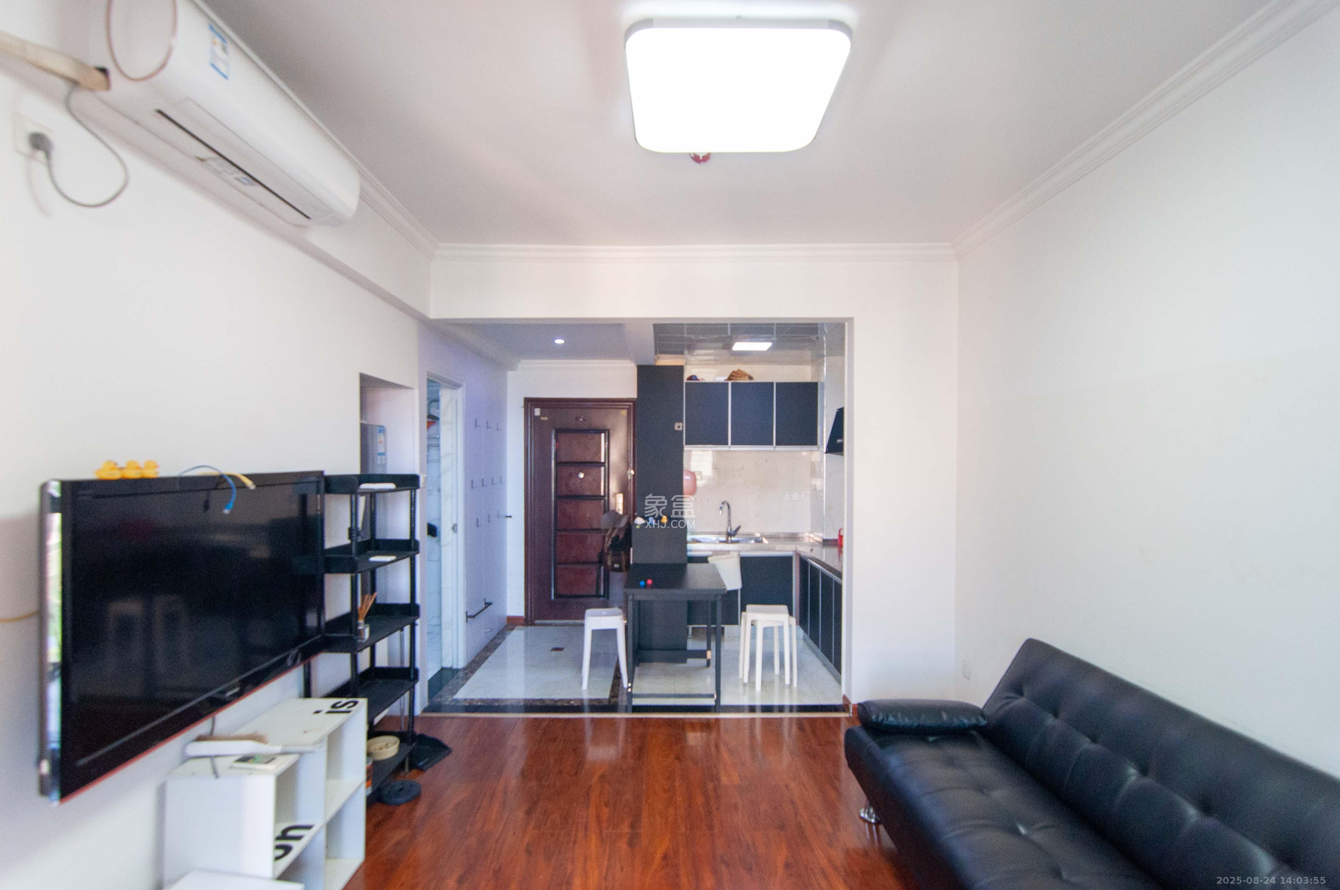 中一九骏（枫桥苑）  1室1厅1卫    48.0万客厅