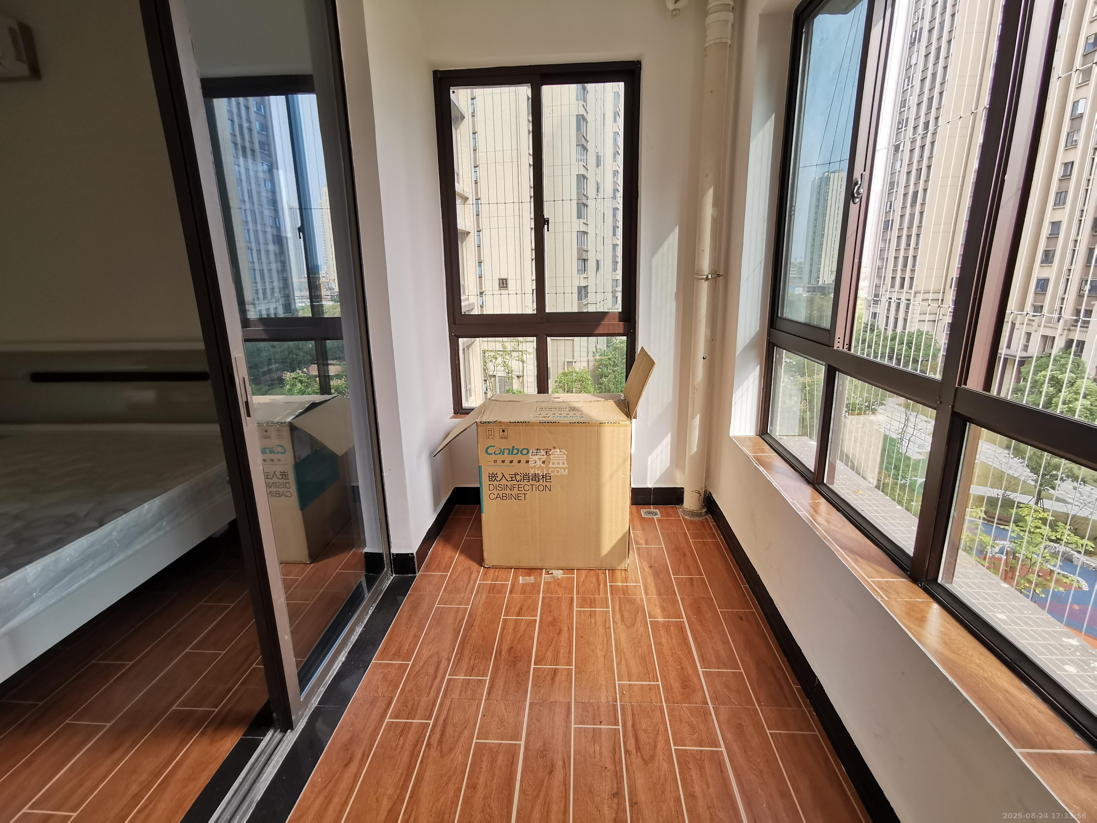 阳光城尚东湾青云苑  3室2厅2卫    2500.0元/月室内图