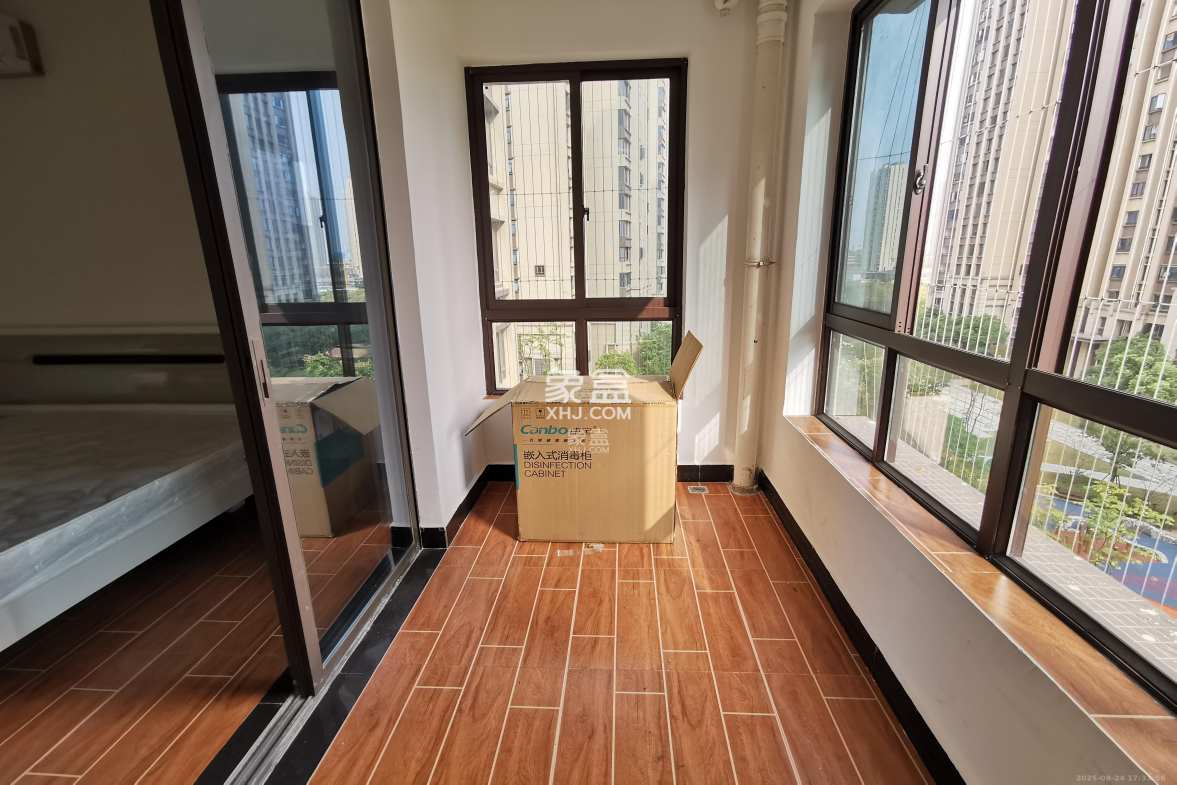 阳光城尚东湾青云苑 3室2厅2卫 2500.0元/月 阳光城尚东湾青云苑 3室2厅2卫 2500.0元/月室内图