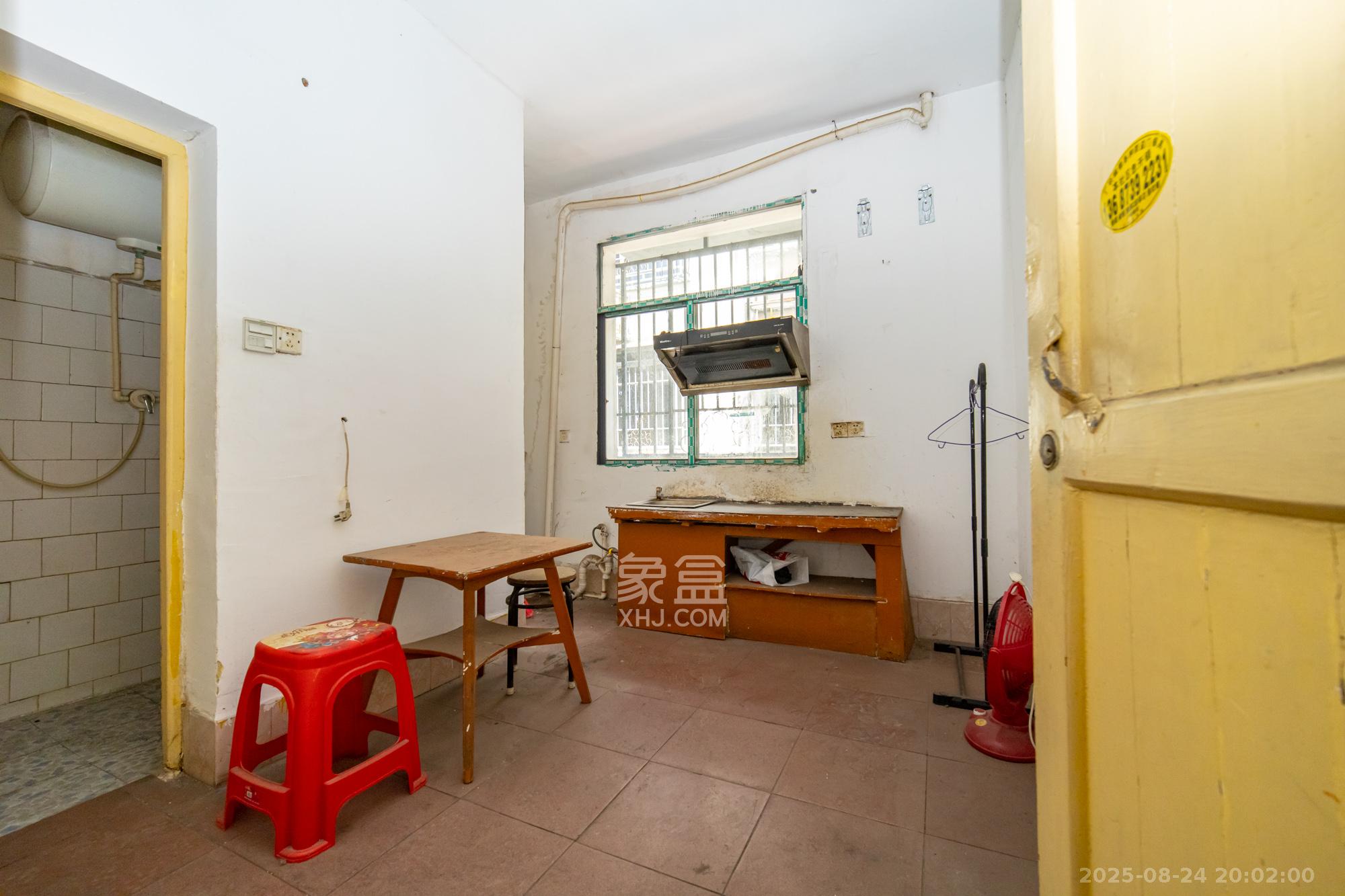 星沙二区  8室8厅6卫    89.8万 星沙二区  8室8厅6卫    89.8万客厅