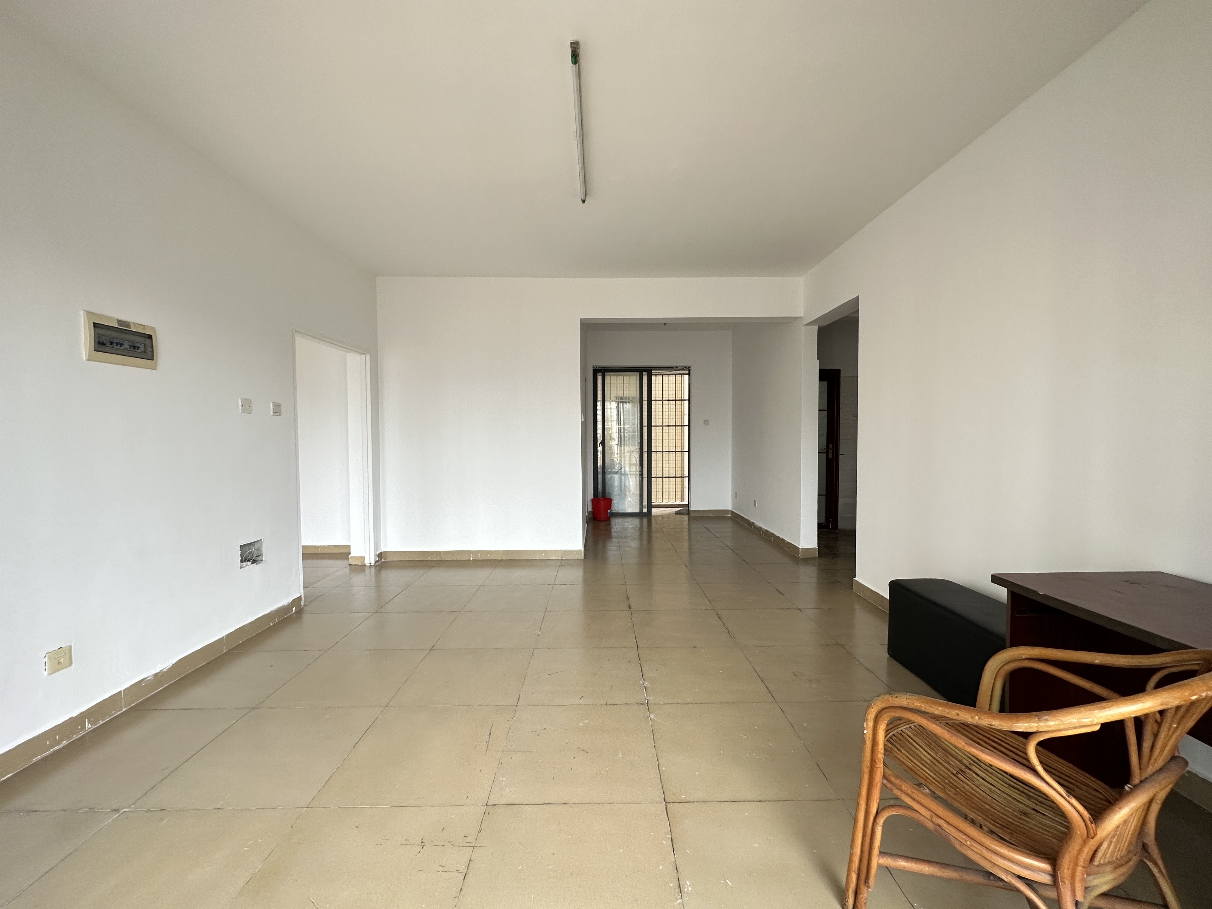 金海广场 3室2厅2卫 3200.0元/月 金海广场 3室2厅2卫 3200.0元/月室内图