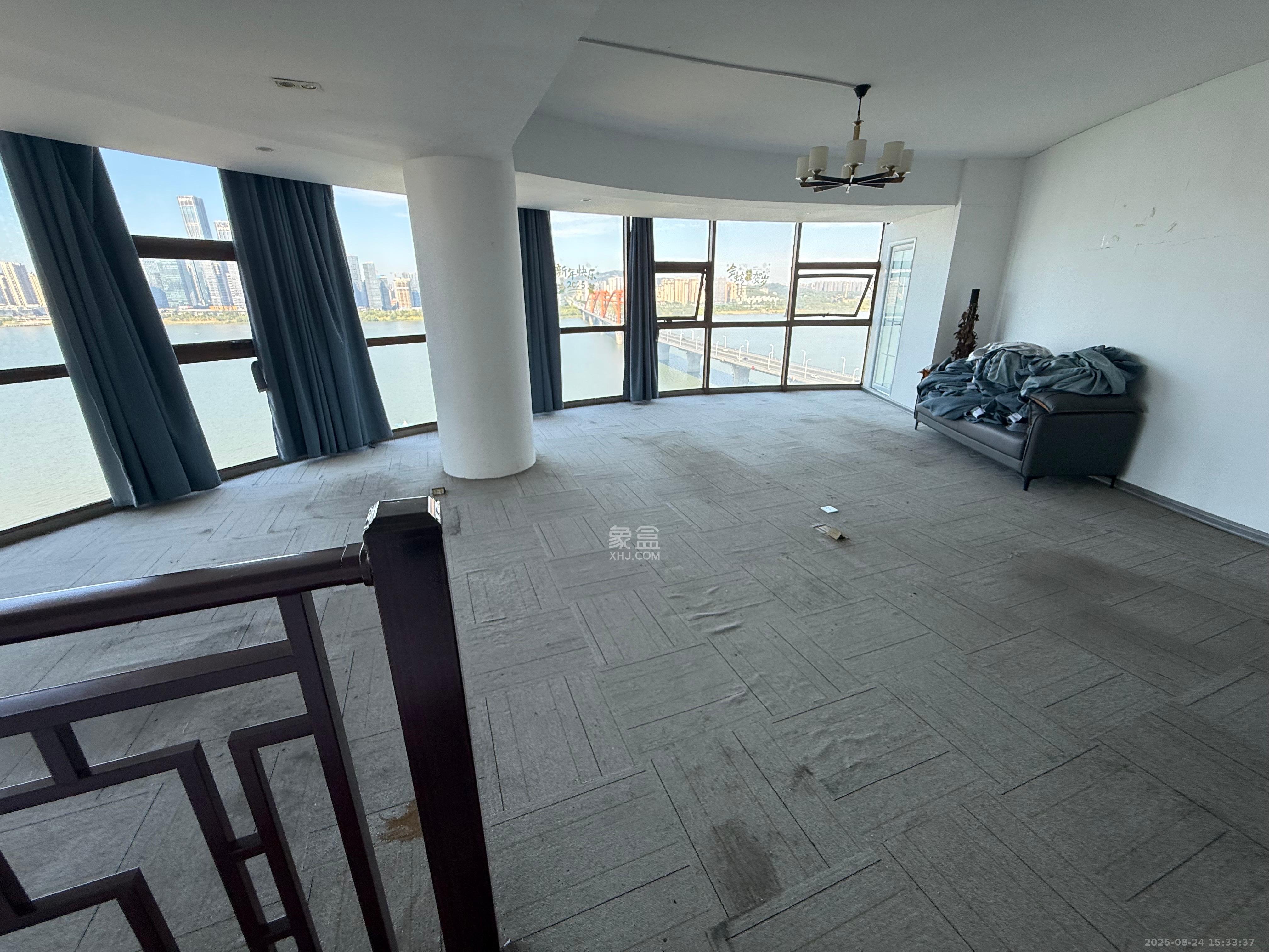 湘江世纪城富湾国际  5室2厅2卫    8600.0元/月 湘江世纪城富湾国际  5室2厅2卫    8600.0元/月室内图